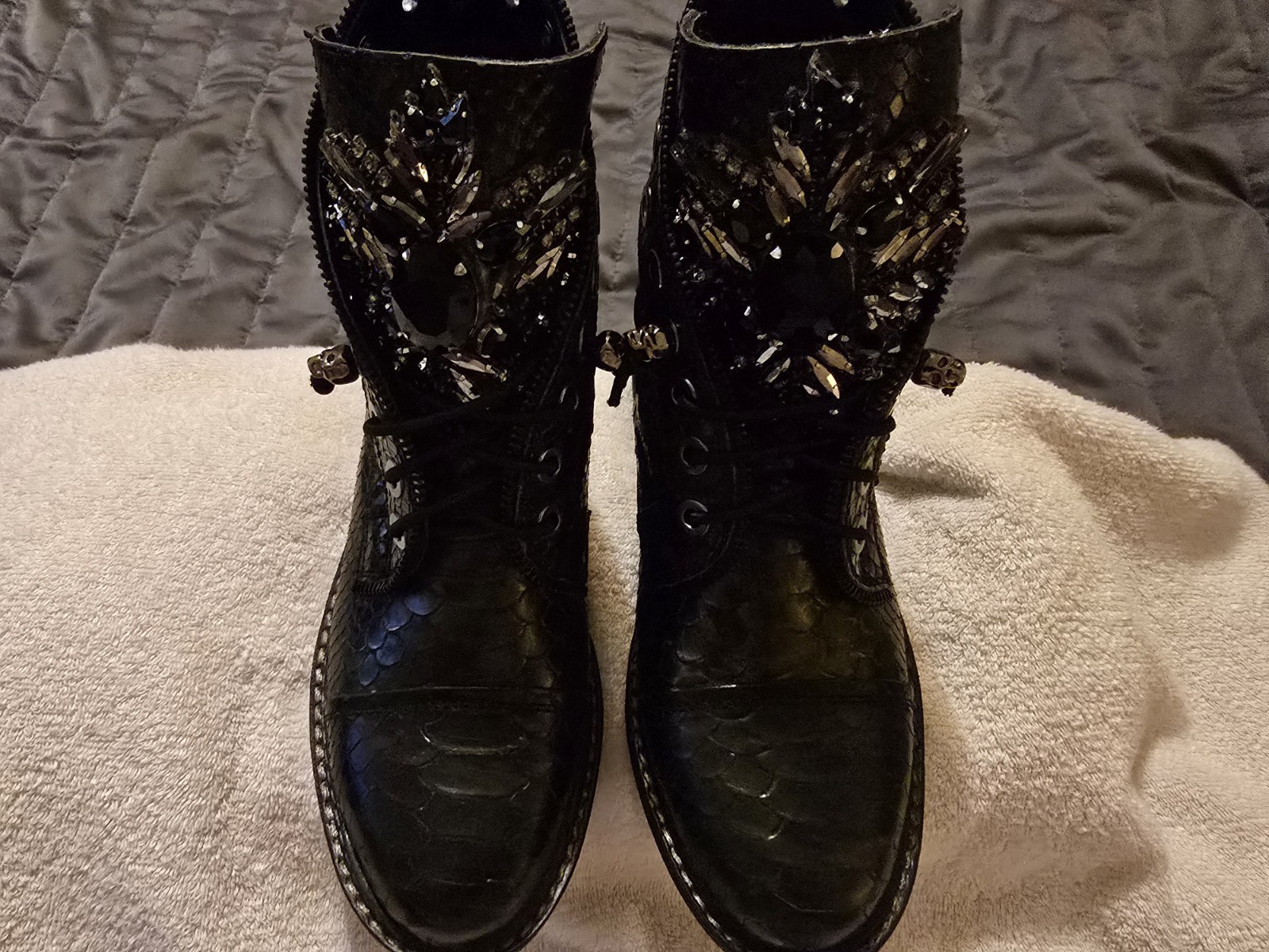 Vince Camuto Women’s Black Leather Lace-Up Ankle Bootie Rhinestone Studded 6