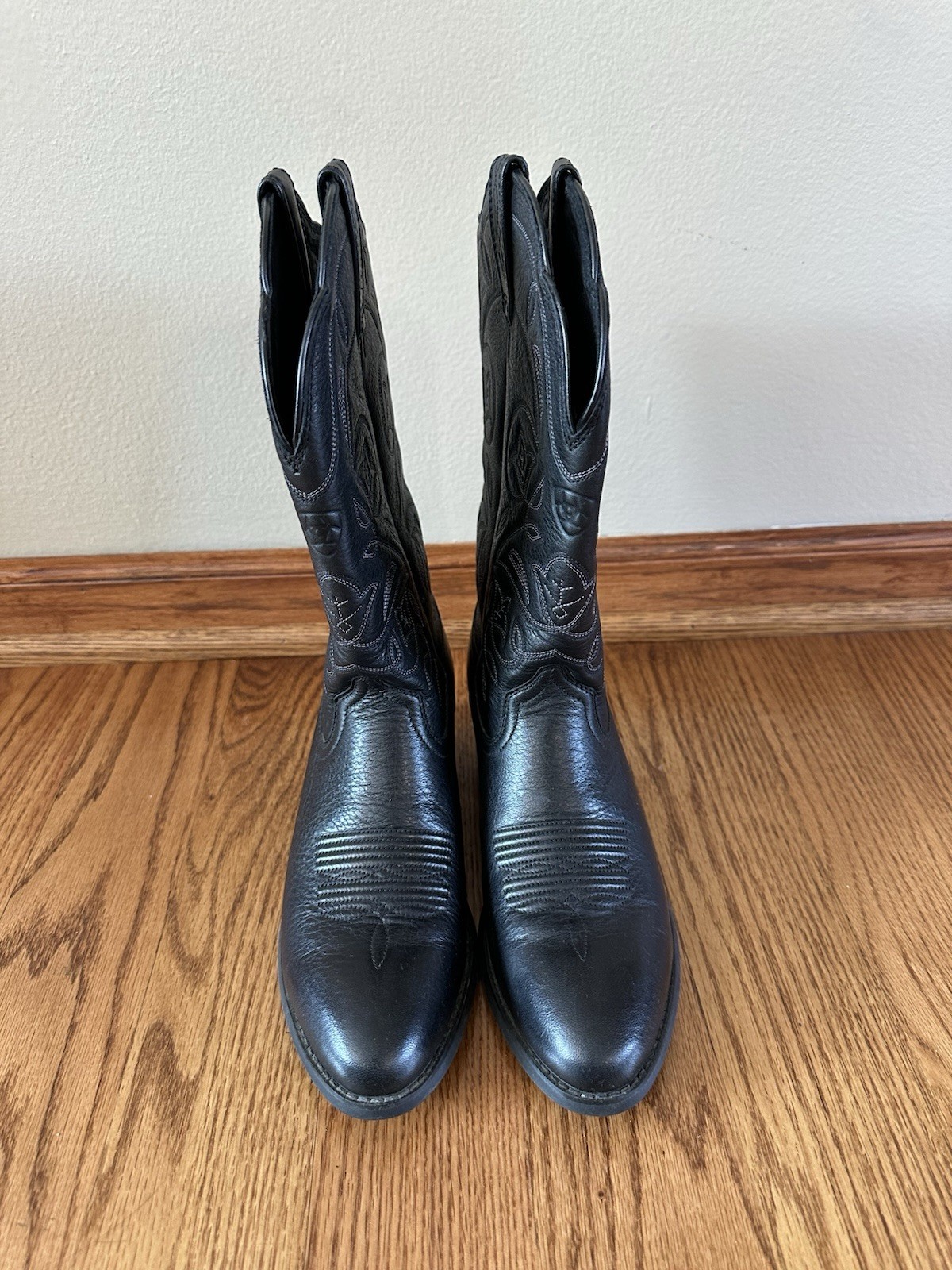 Ariat Women’s Heritage Western Round Toe Black Leather Boots Size 7B Medium