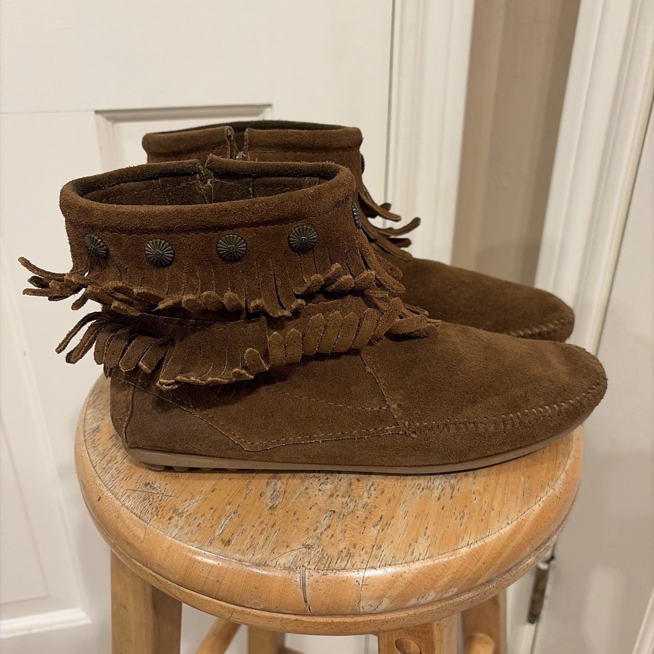 MINNETONKA Moccasins 7.5 Double Fringe Side Zip Studded Detail Rubber Sole Boots