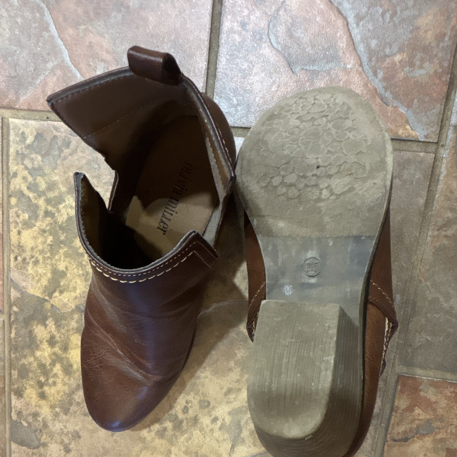 Women’s Brown Faux Leather Ankle Booties Block Heel Almond Toe Stitched 8.5