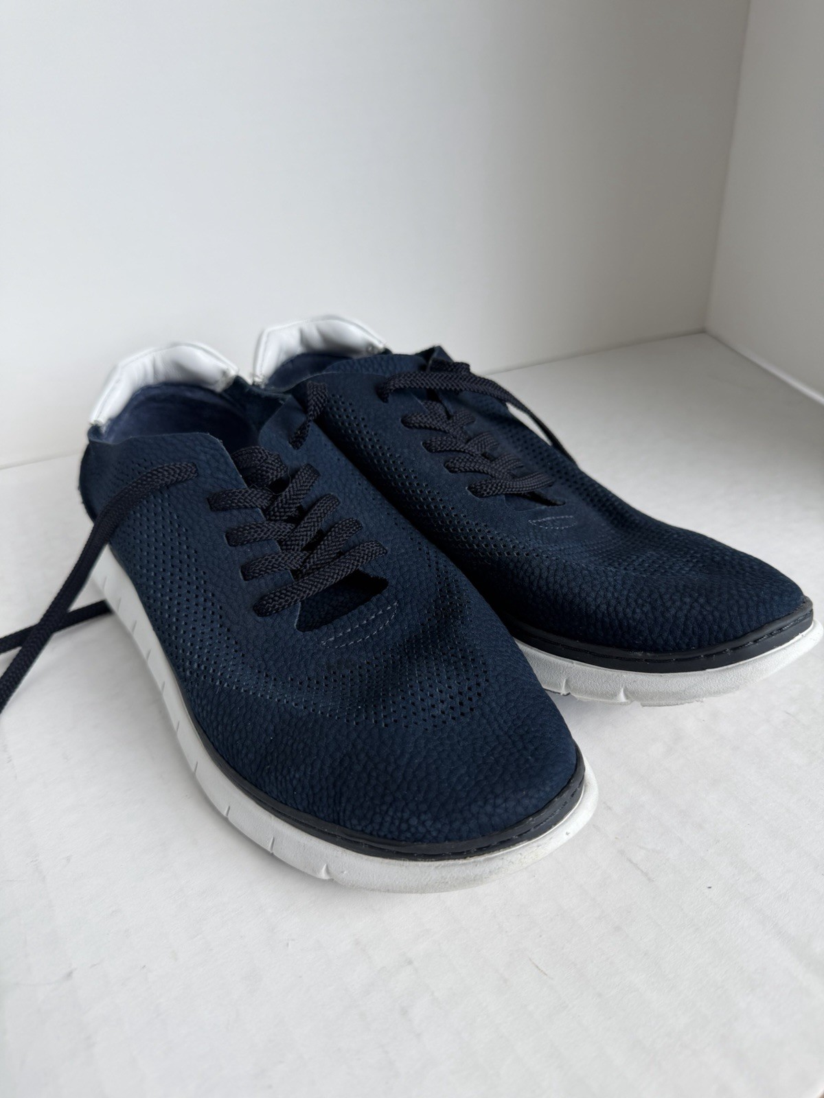 Vionic Joey Sneakers Womens 9 Navy Leather Lightweight Athletic Comfort Support