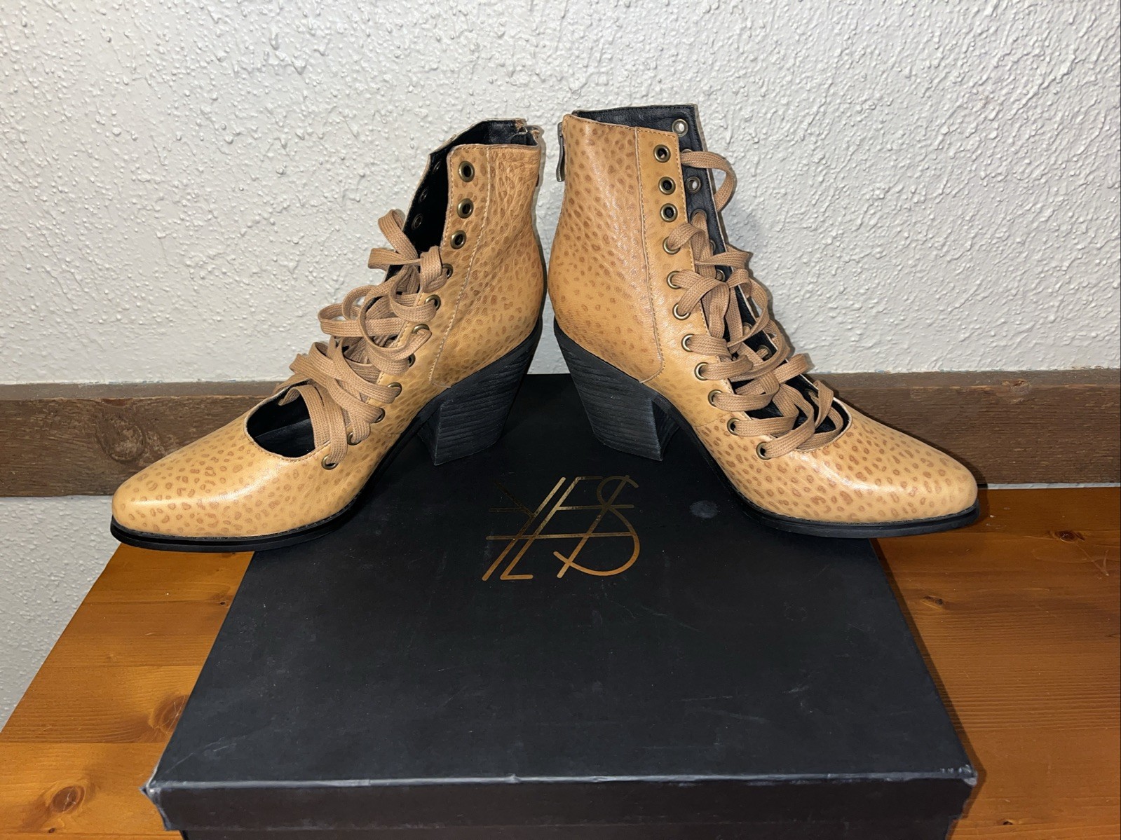 YES We Are The Sh!t Women US 10 Sidney Tan Leather Lace Up Ankle Boots NIB New