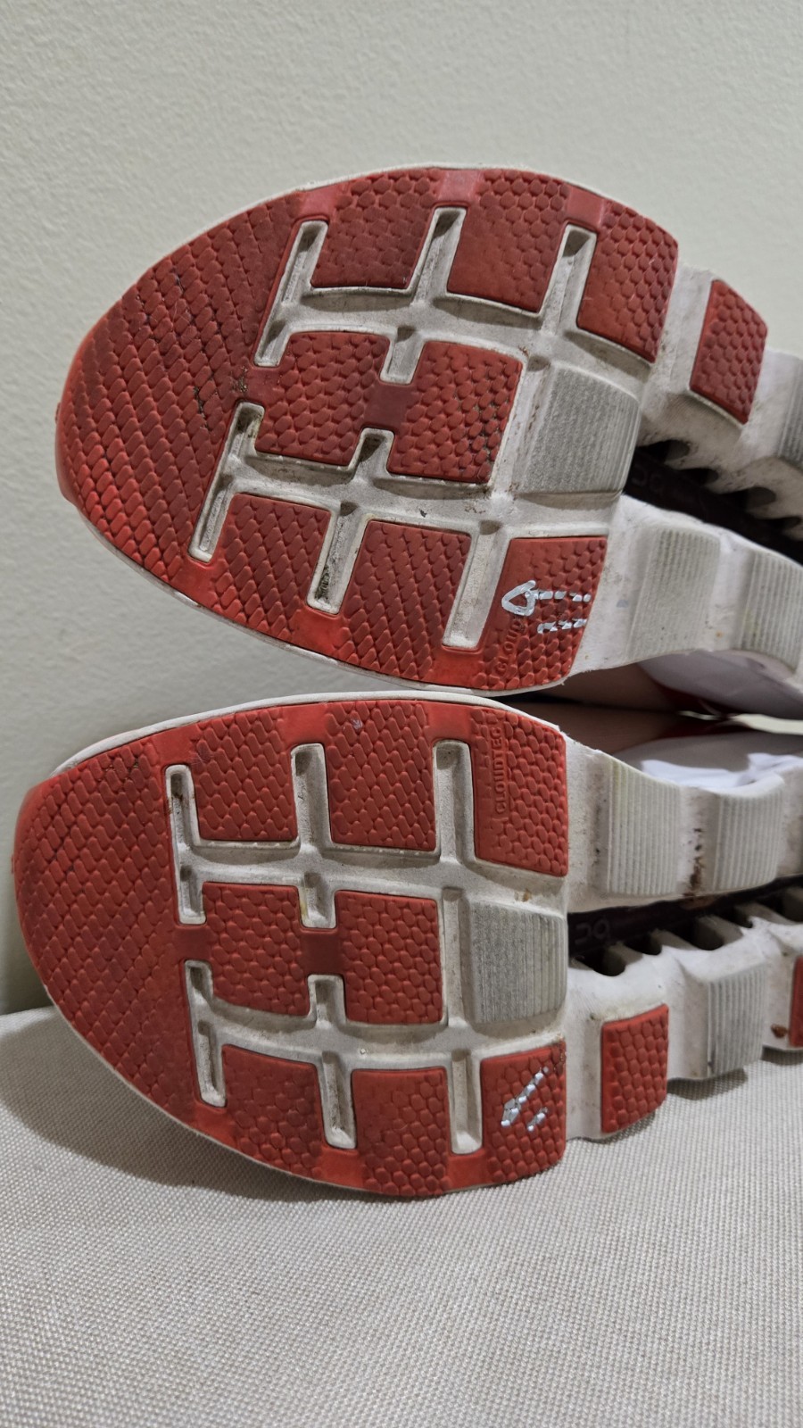On CLOUD Cloudstratus Running Shoes WOMENS SZ 8.5 VERY NICE!