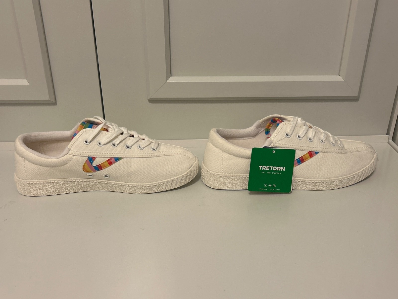 Tretorn Nylite White Canvas Sneaker With Rainbow Accent NWT Women Size 8.5 Med