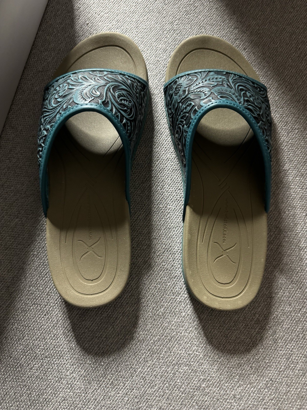 Twisted X Women’s Teal Color Slide Sandals Size 8 Tooled Leather Top Summer Shoe