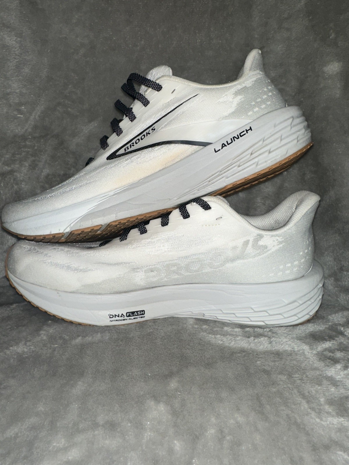 Brooks Launch 11 White Grey Black White Size 10.5 With Minor Defect