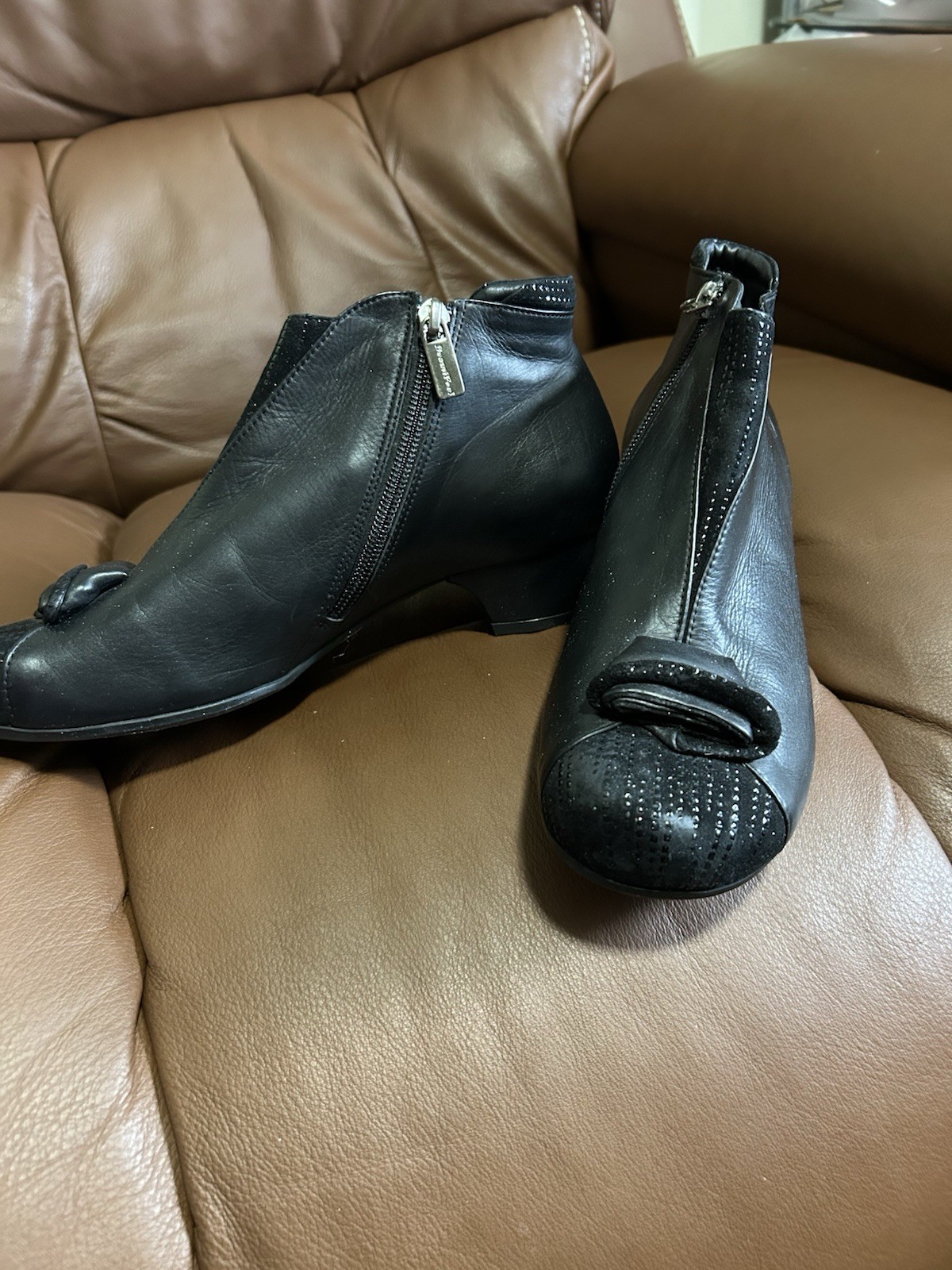 Beautifeel Black Leather Bootties 38