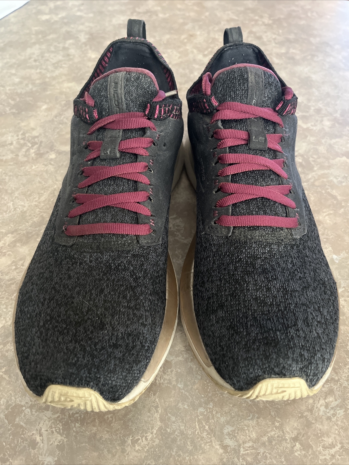 BROOKS RICOCHET RUNNING SHOES WOMENS SIZE 11