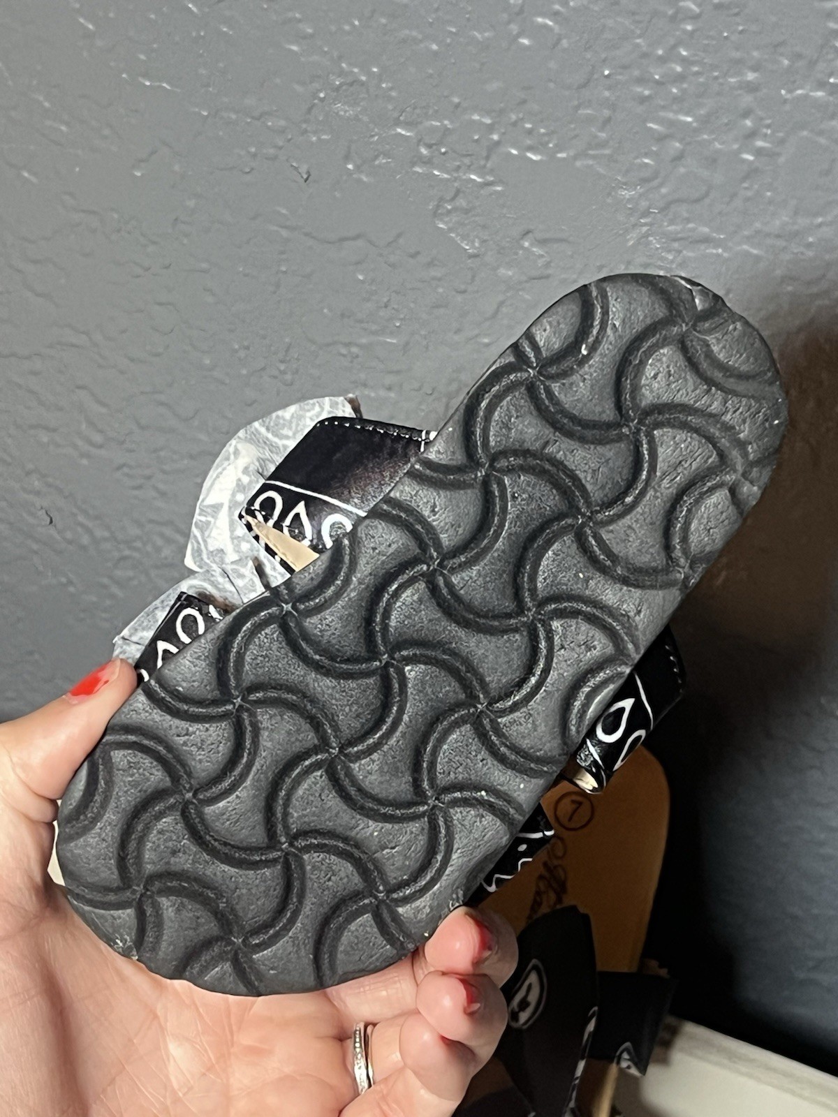 Mata Kids Slide Sandals Paisley Bow Slip-On Faux Leather Black Beige 7
