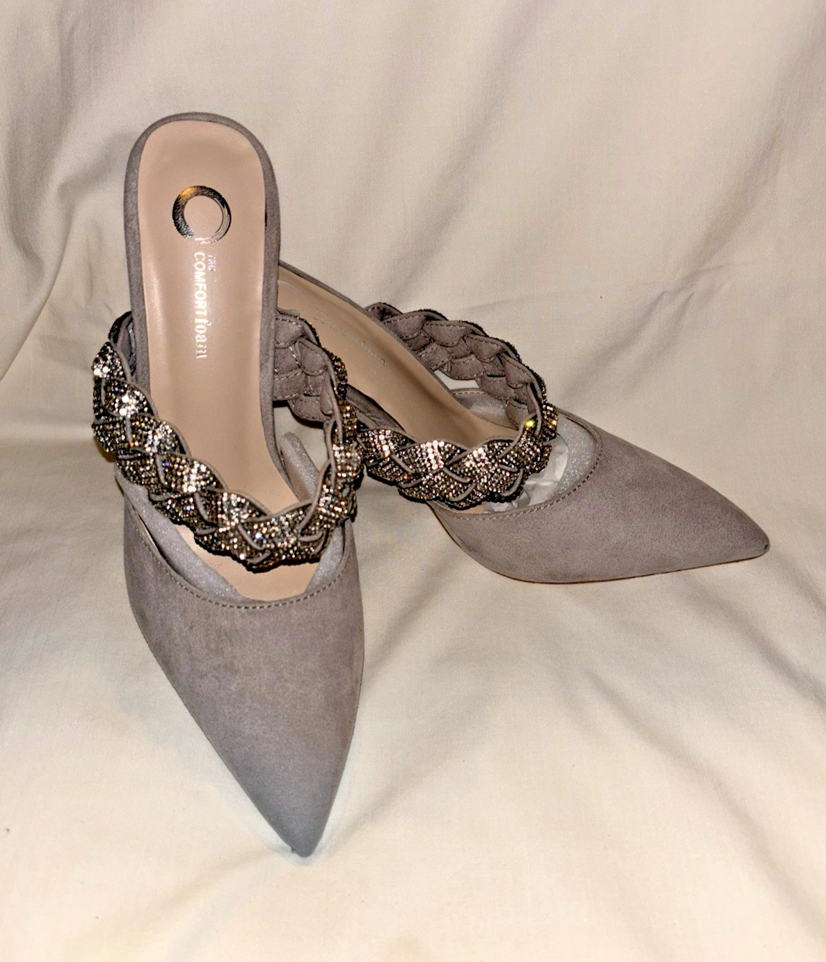 TRU COMFORT foam Size 8 Faux Suede Gray Heels 4″ Slip On Mule Rhinestones