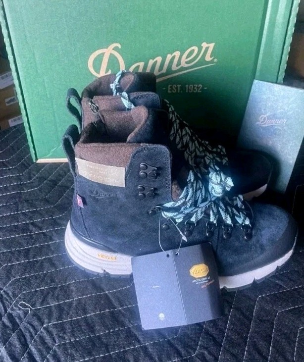 Danner Womens Arctic 600 Sidezip 7″ 200G Boots Black/Spark Blue Size 8