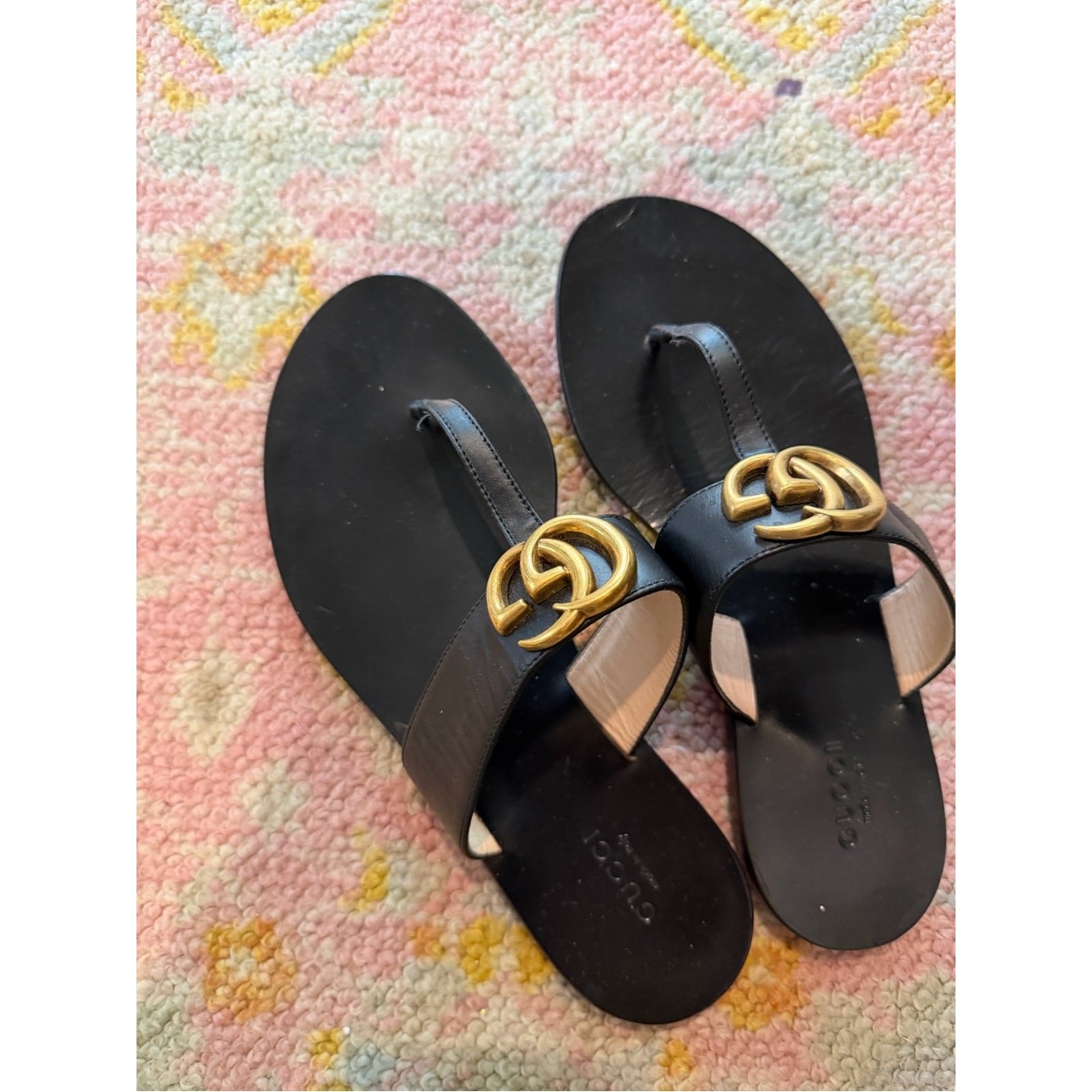 Gucci Marmont leather thong sandals in black sz 36.5