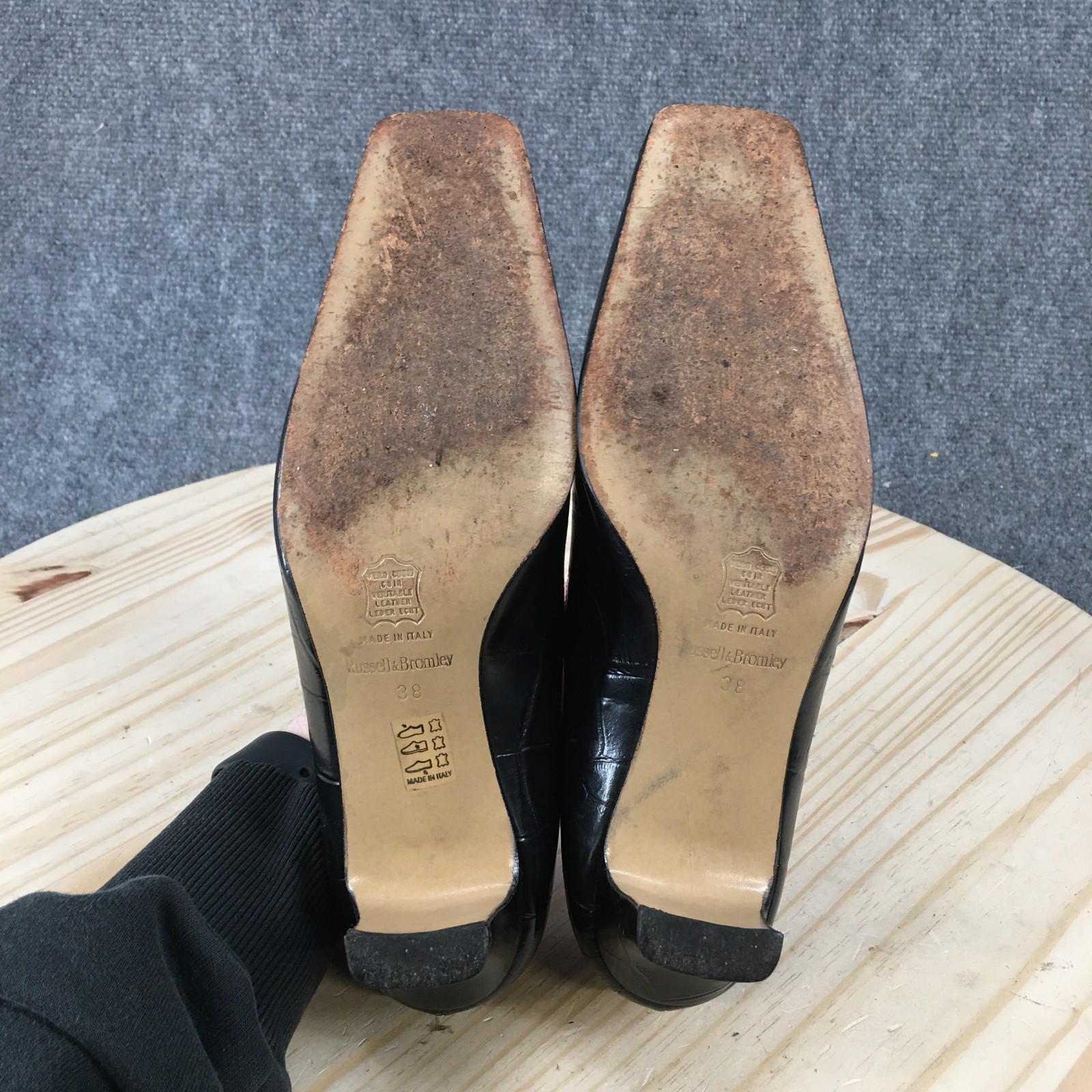 Russell & Bromley Heels Womens 38 Croc Print Slip On Heeled Pumps Black Leather