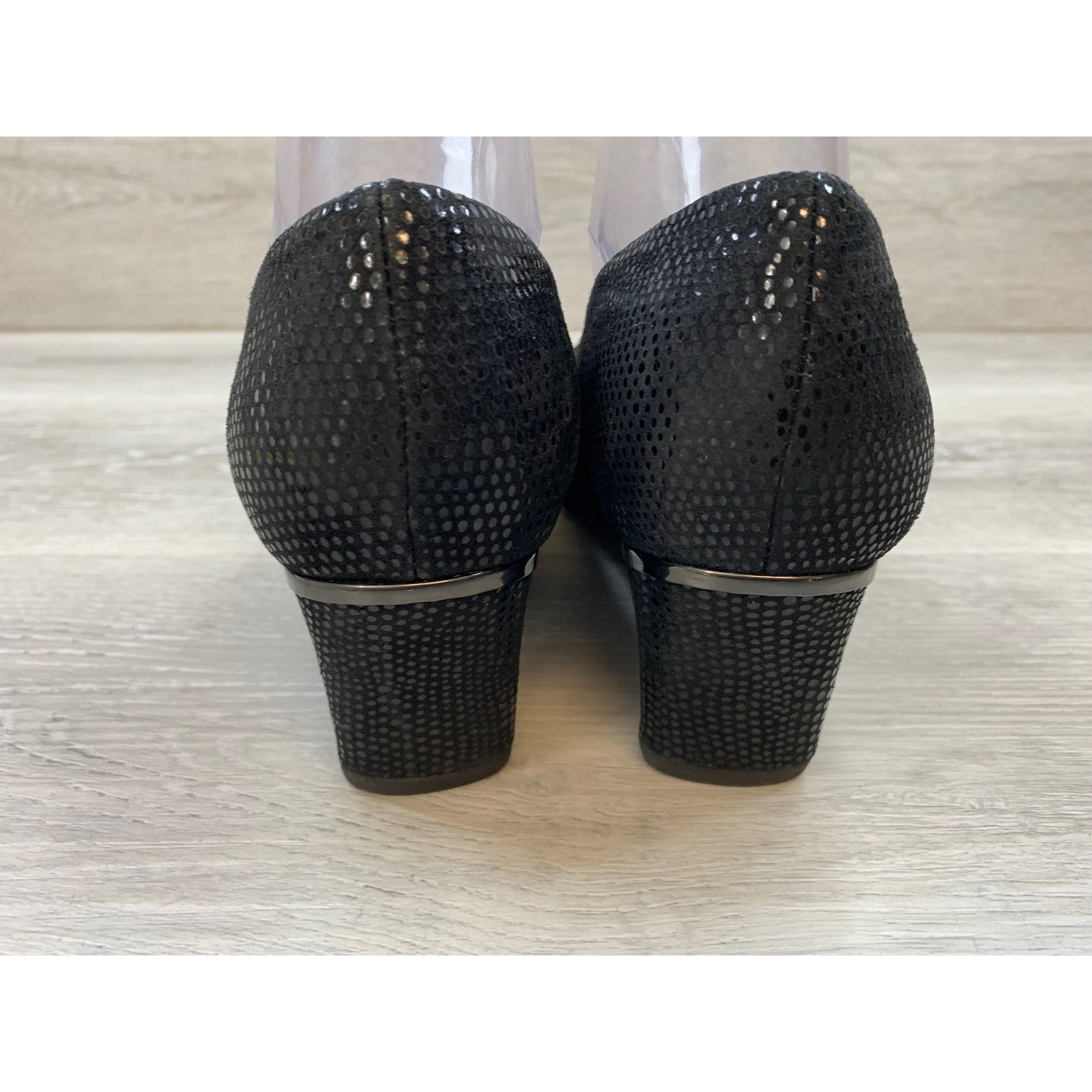 Vaneli Women’s Black Textured Shimmer Pumps Almond Toe Heel Shoes 9.5 Shoes