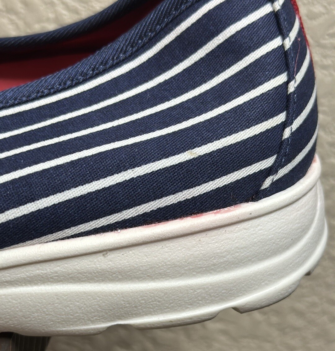 Land’s End Woman’s Deep Sea Navy Blue Stripe Lightweight Gatas Slip On Size 9.5D