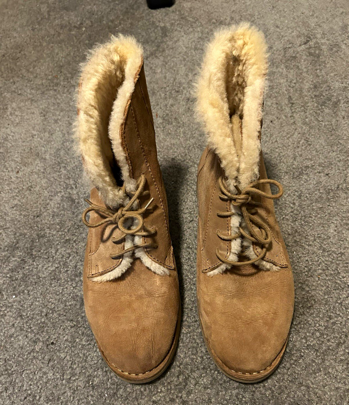 UGG SN 10126 Women’s Suede Shearling Lined Lace-Up Ankle Bootie US 10