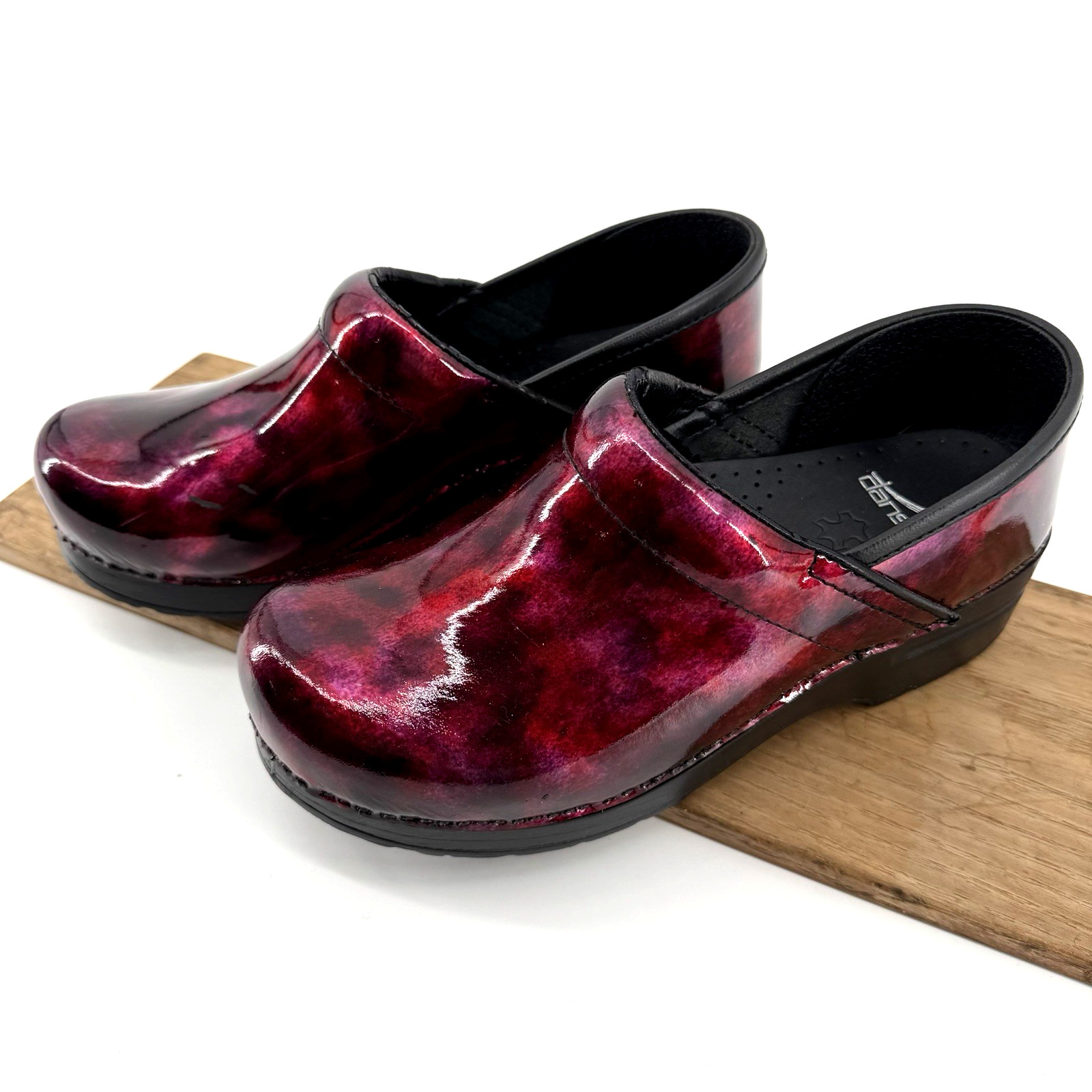 Dansko Professional Clogs Womens 38 US 7.5 Burgundy Patent Leather Shoes
