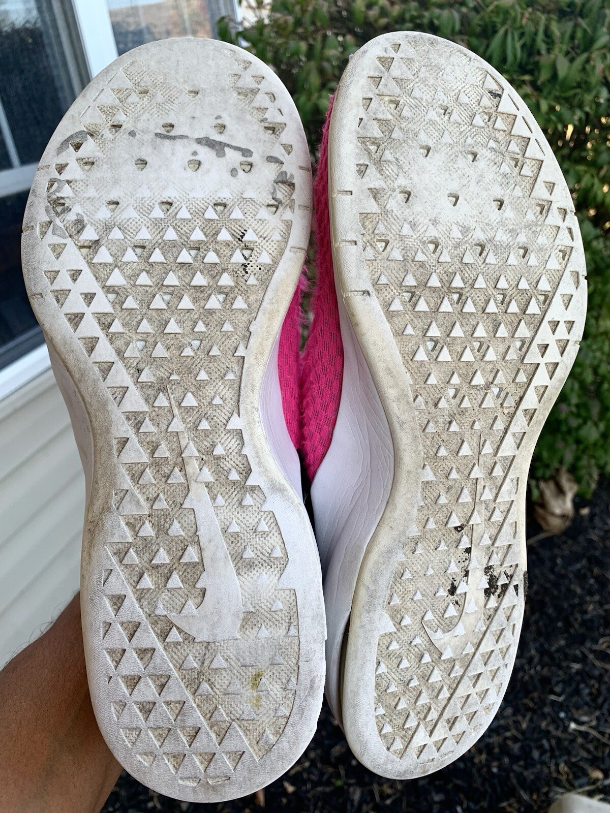 2018 Nike Wmns Air Max Bella Tr 2 Laser Fuchsia Sneakers, Size 9.5