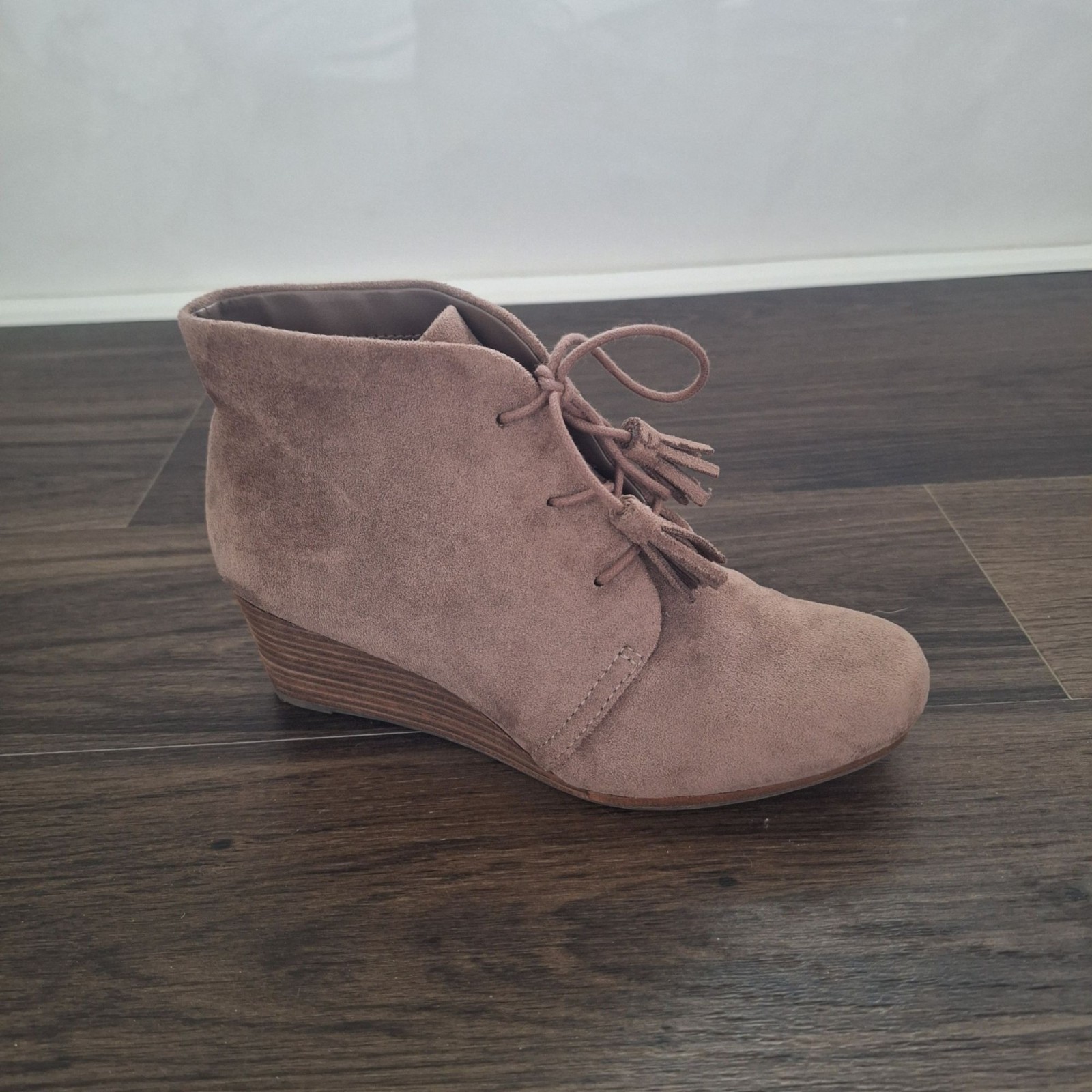 💙 Dr. Scholl’s Dakota Suede Taupe Memory Foam Cool Fit Size 6.5 Bootie Comfy Wa