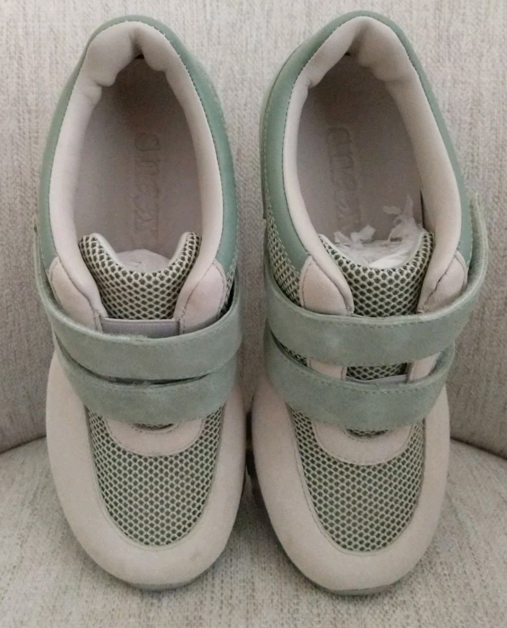 Sneex Sneaker Heel Slip-On Stiletto Round Toe The Blake Sage Green Size 5