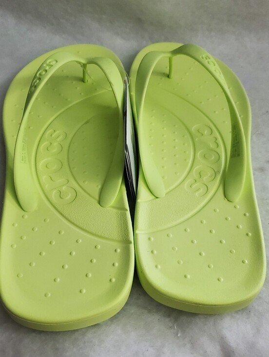 NWT – Crocs Unisex-Adult Flip-Flop – Neon – W10