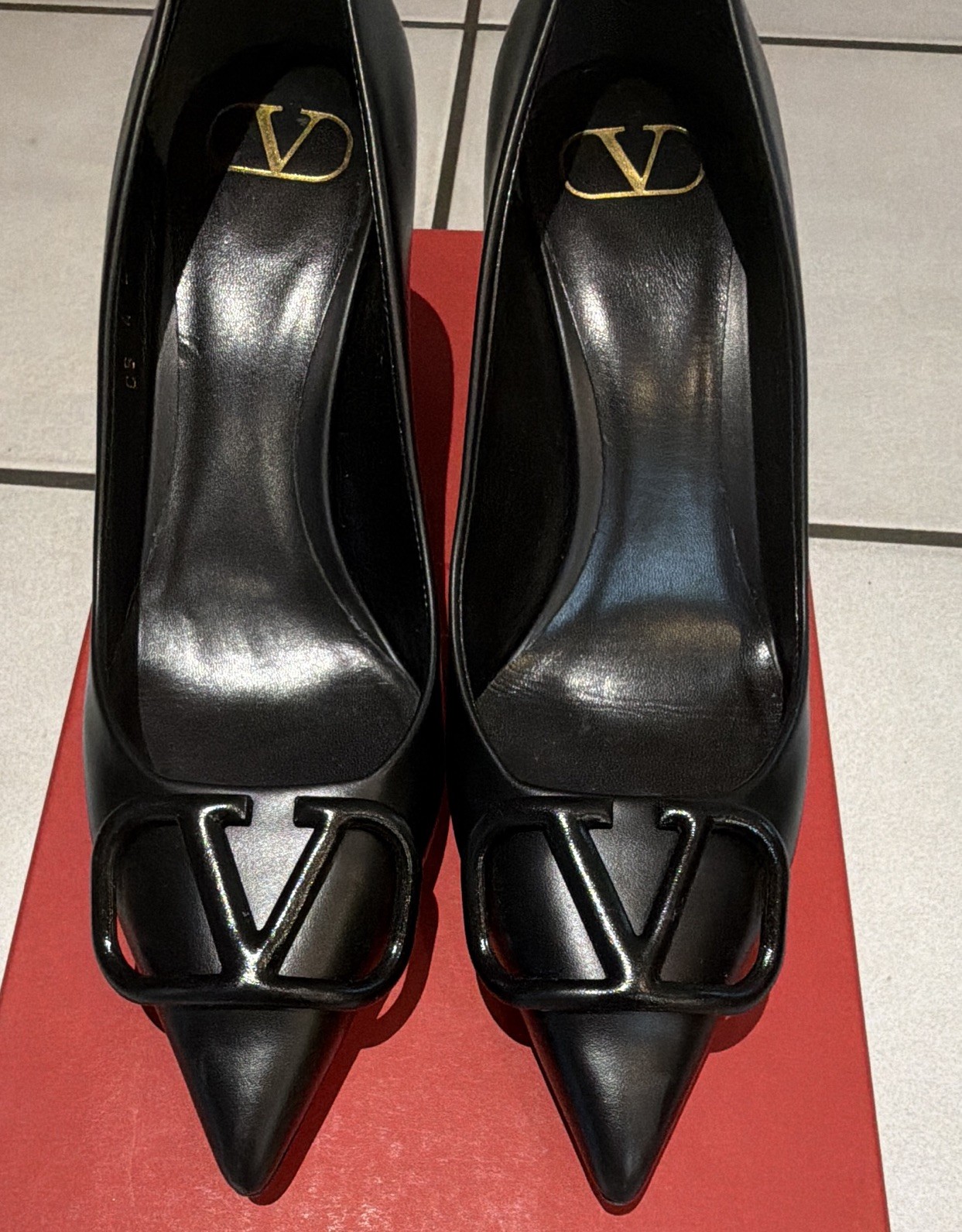 Valentino Garavani Black Leather VLogo Signature Pointed Toe Pumps – Size 38 7.5