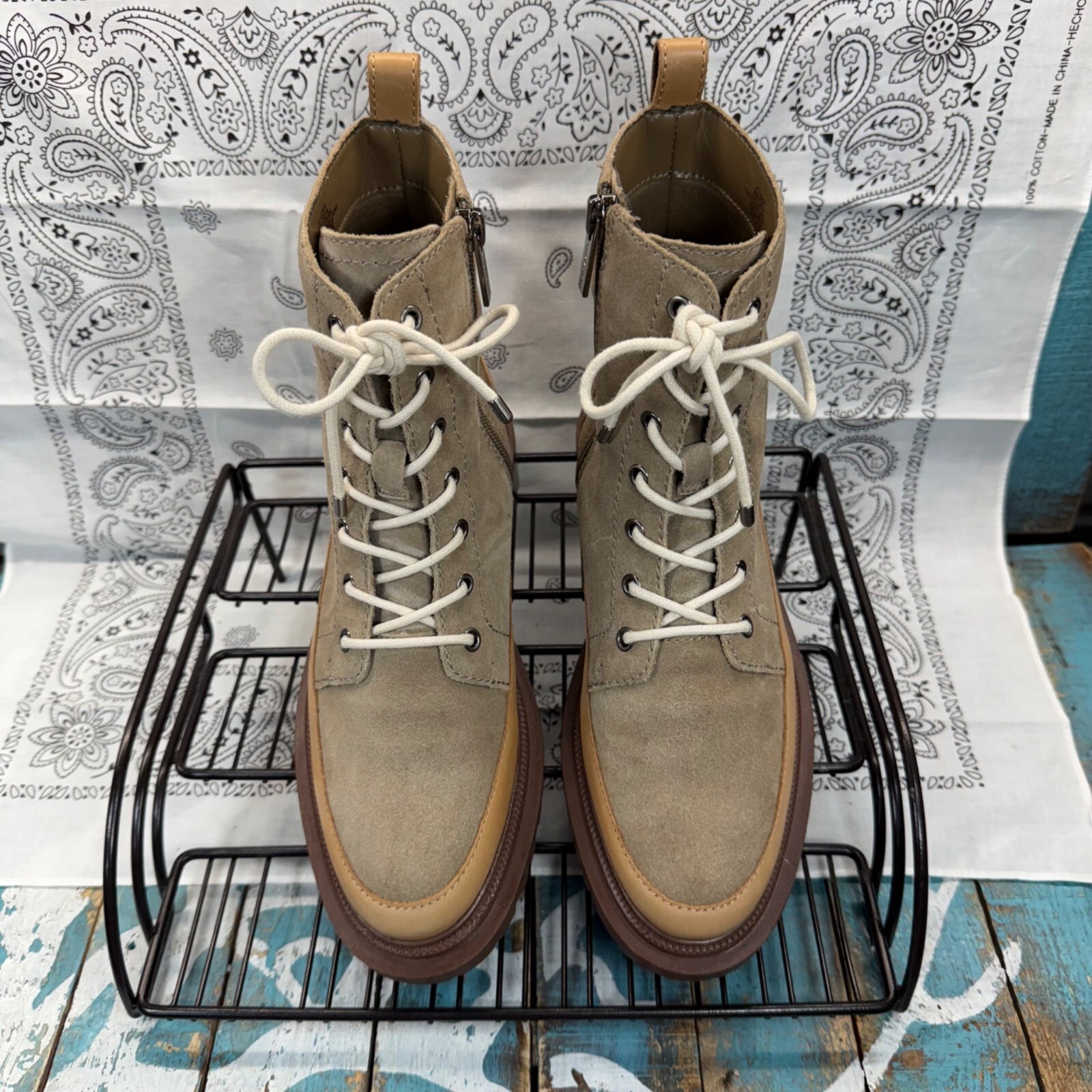Vince Camuto LEASA Beige Suede Lace Up/Zip Lug Sole Combat Boots Size 6M Worn 1X