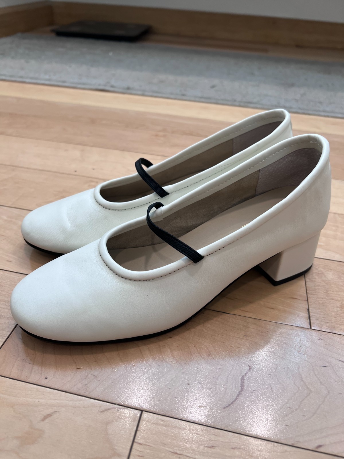 Seychelles White Leather Mary Jane Block Heel Pumps Black Elastic Strap Size 6.5