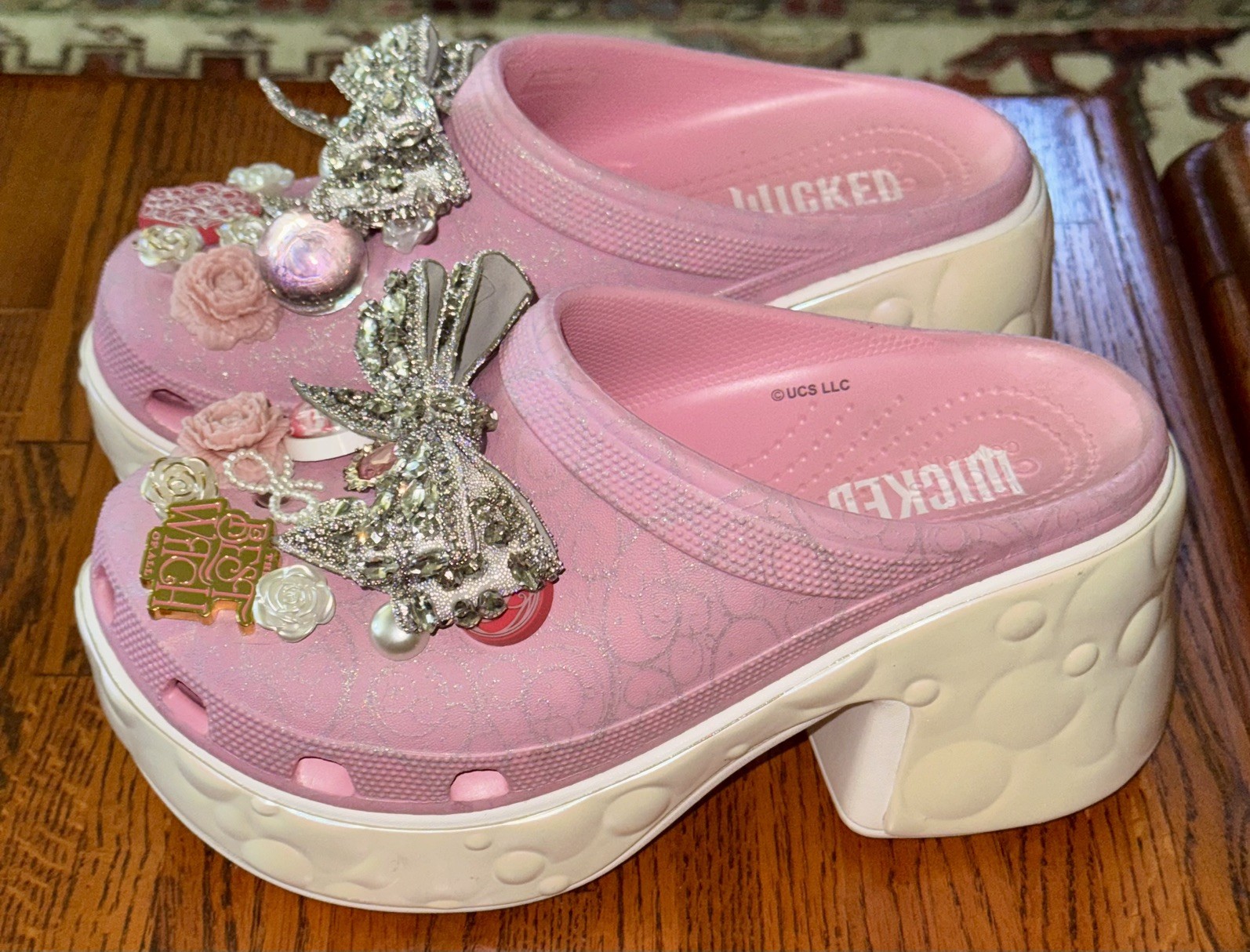 CROCS Wicked Glinda Siren Clog Women’s Size 9 with Jibbitz Pink – one of a kind