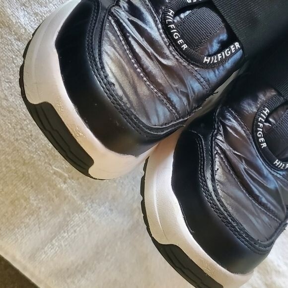 Tommy Hilfiger Puffer High Top Sneakers Black Navy Logo Strap Lug Sole Shoes