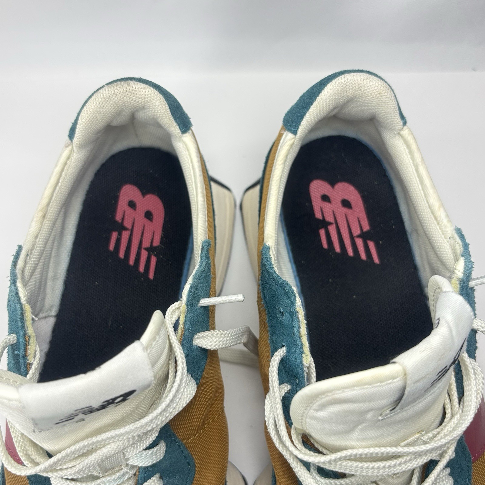 New Balance 327 Womens Sz 8 Comfort Lifestyle Sneaker Mountain Teal Workwear