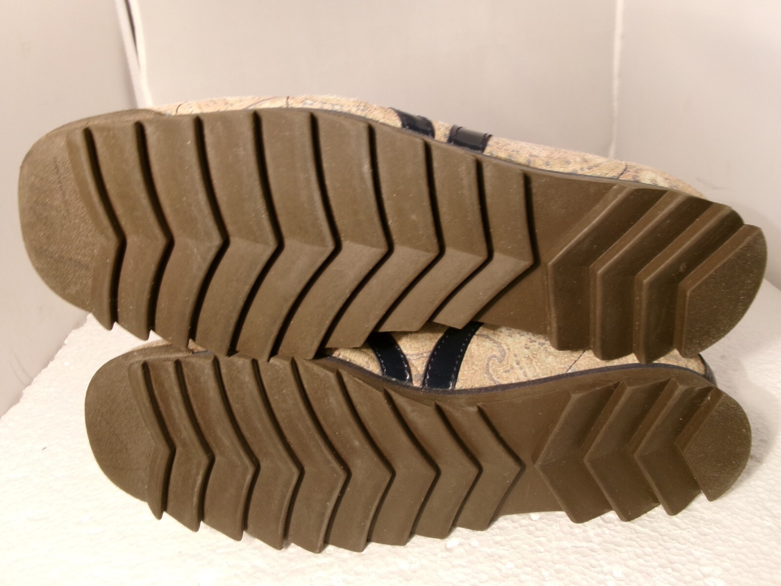 michelle-K Women’s Size 7 Leather Upper Casual Shoes