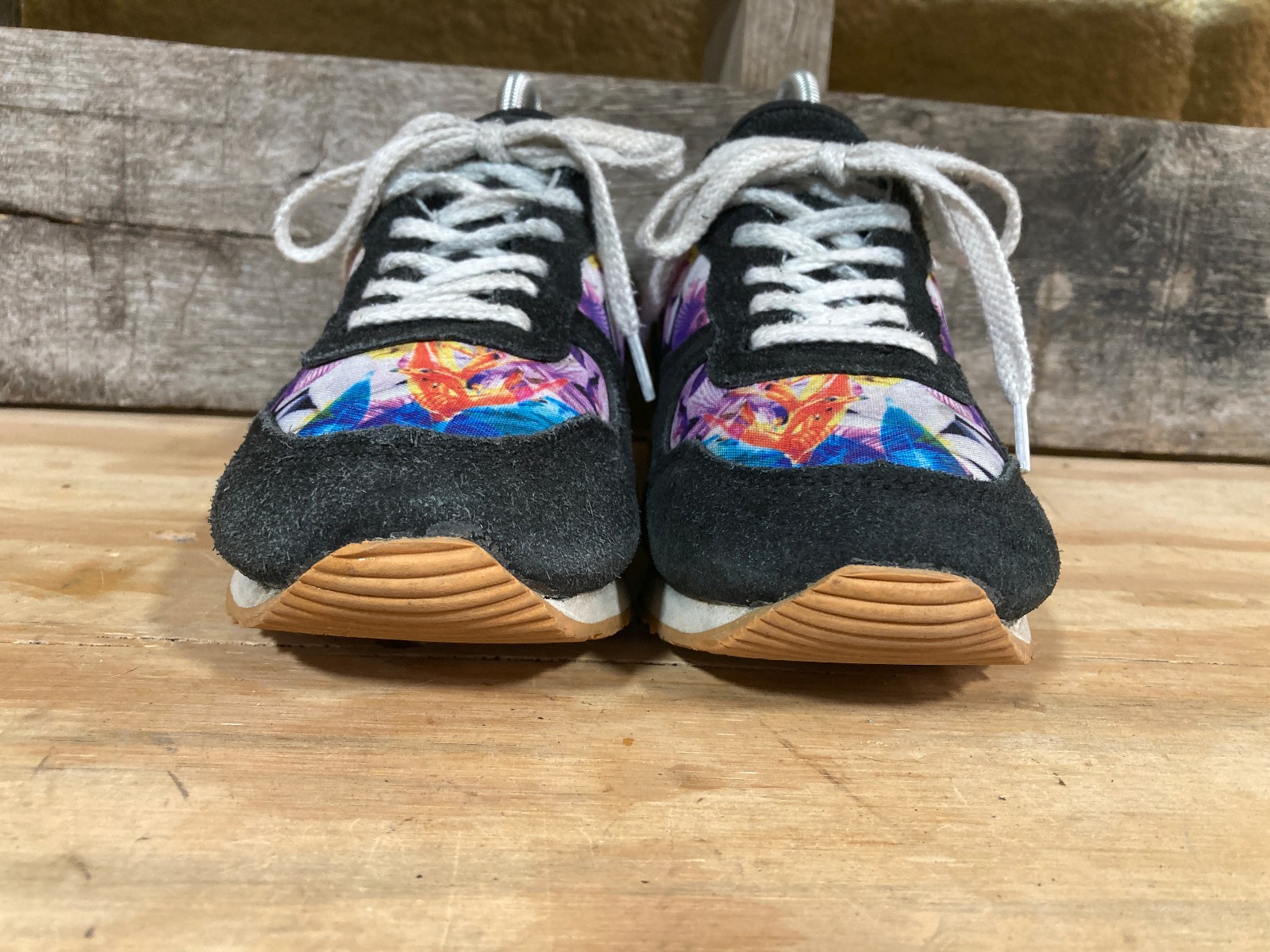 Inkkas Shoes – Womens 6 – Black Suede Floral Print – Lace Up – Running Sneakers