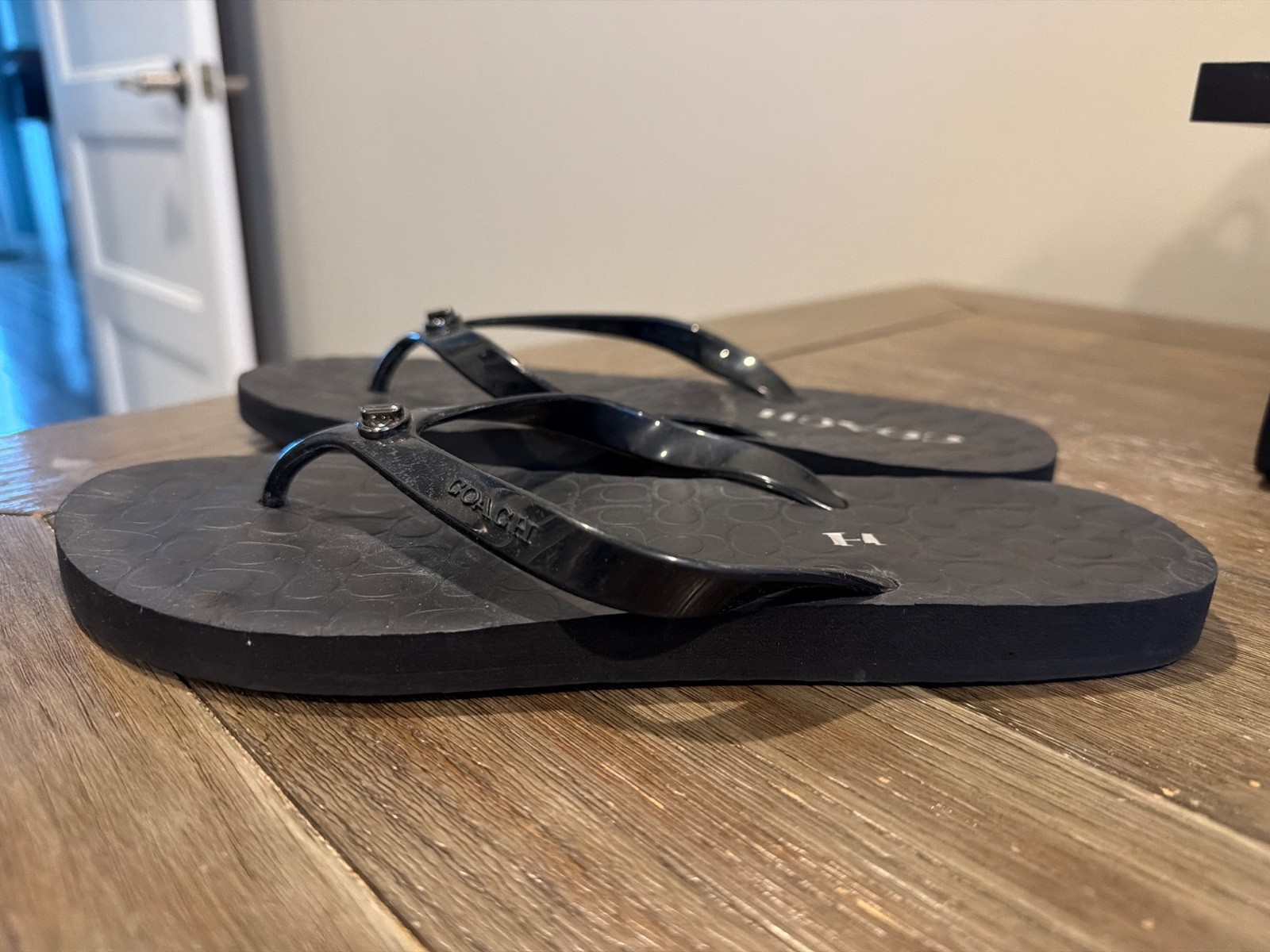 COACH Abbigail Black Flip Flop Thong Slip On Turn Lock Sandals Women’s 7 / 8