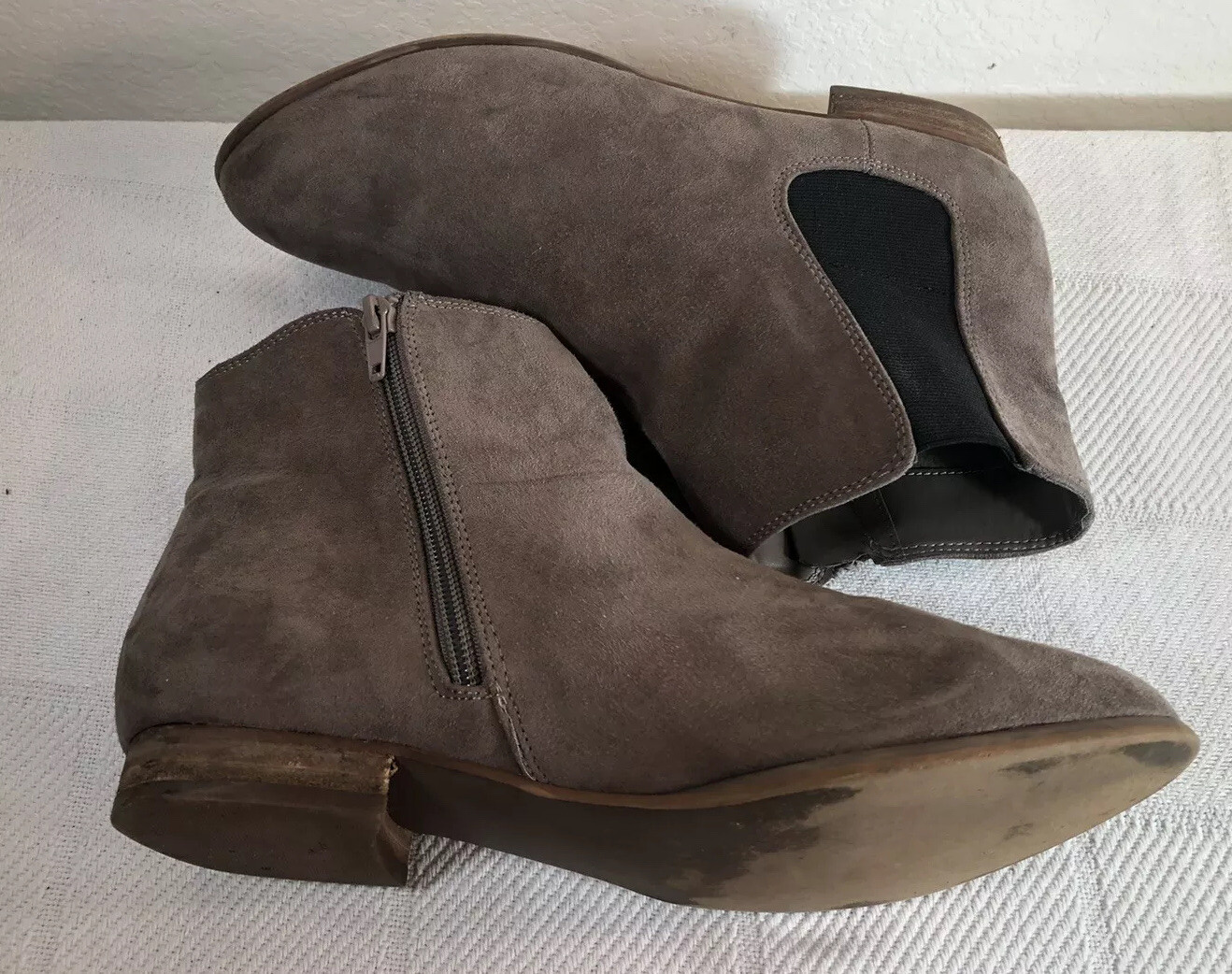 Carlos Santana Wmn 9.5 M Gray Faux Suede Textile Ankle Booties Boots Low Heels
