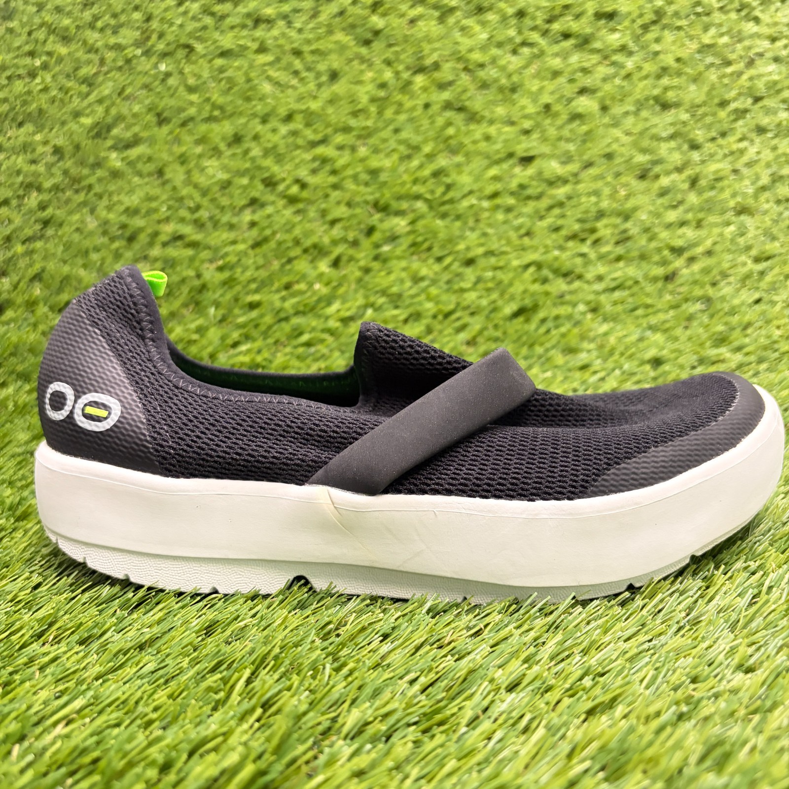 OOFOS OOmg EeZee Low Womens Size 7.5 Black Casual Walking Slip On Recovery Shoes