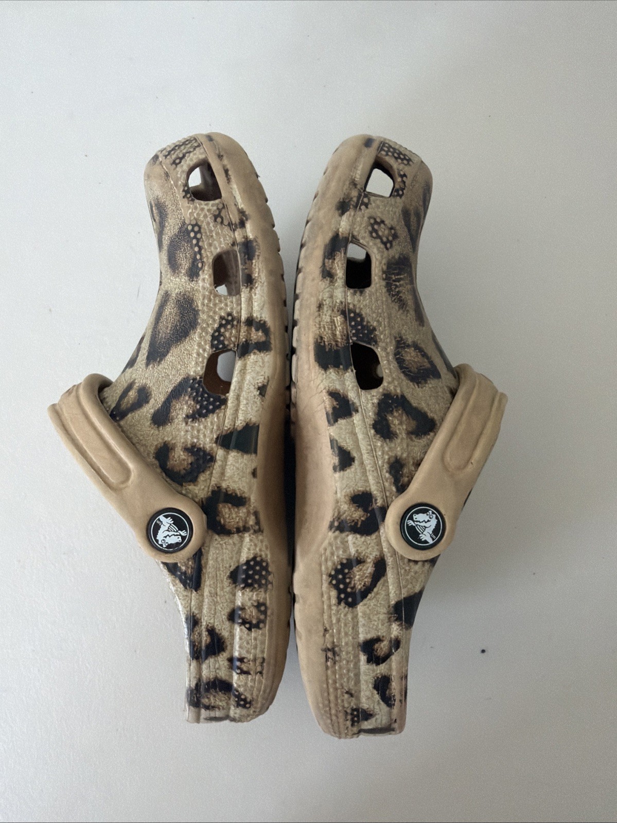 Crocs Cheetah Leopard Classic Clogs Women 6 Men 4 Unisex