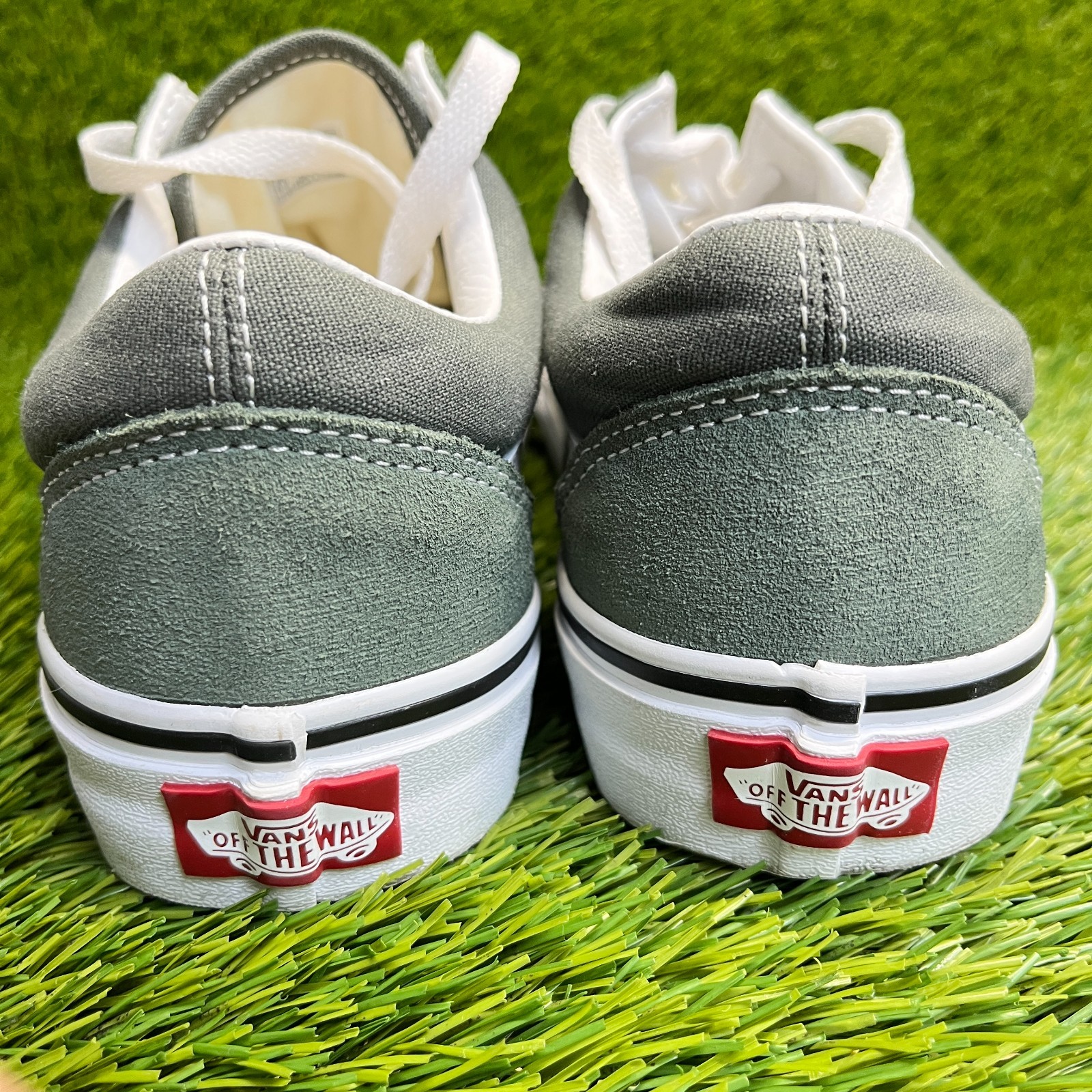 Vans Old Skool Womens Size 8.5 Green White Athletic Walking Skate Shoes Sneakers