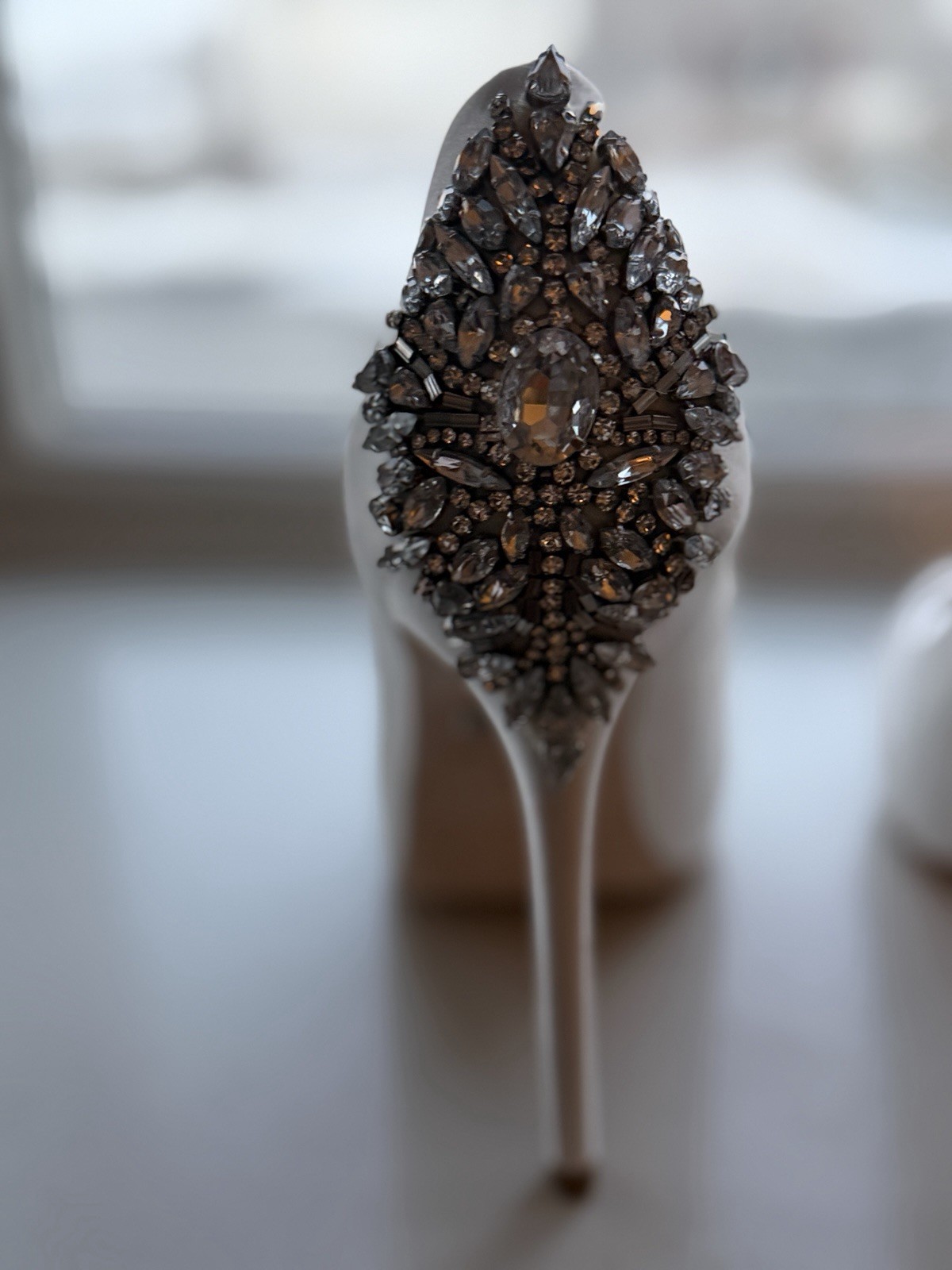 Badgley Mischka Kiara Crystal Back Open Toe White Satin Bridal Heels 8.5 $245
