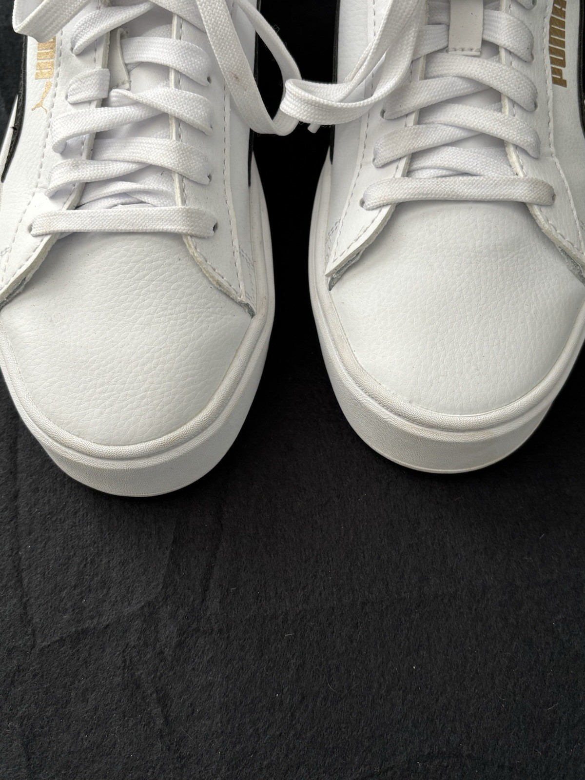 PUMA Women’s Smash Platform V3 Sneaker White And Black Sz 7 1/2 Worn Once !