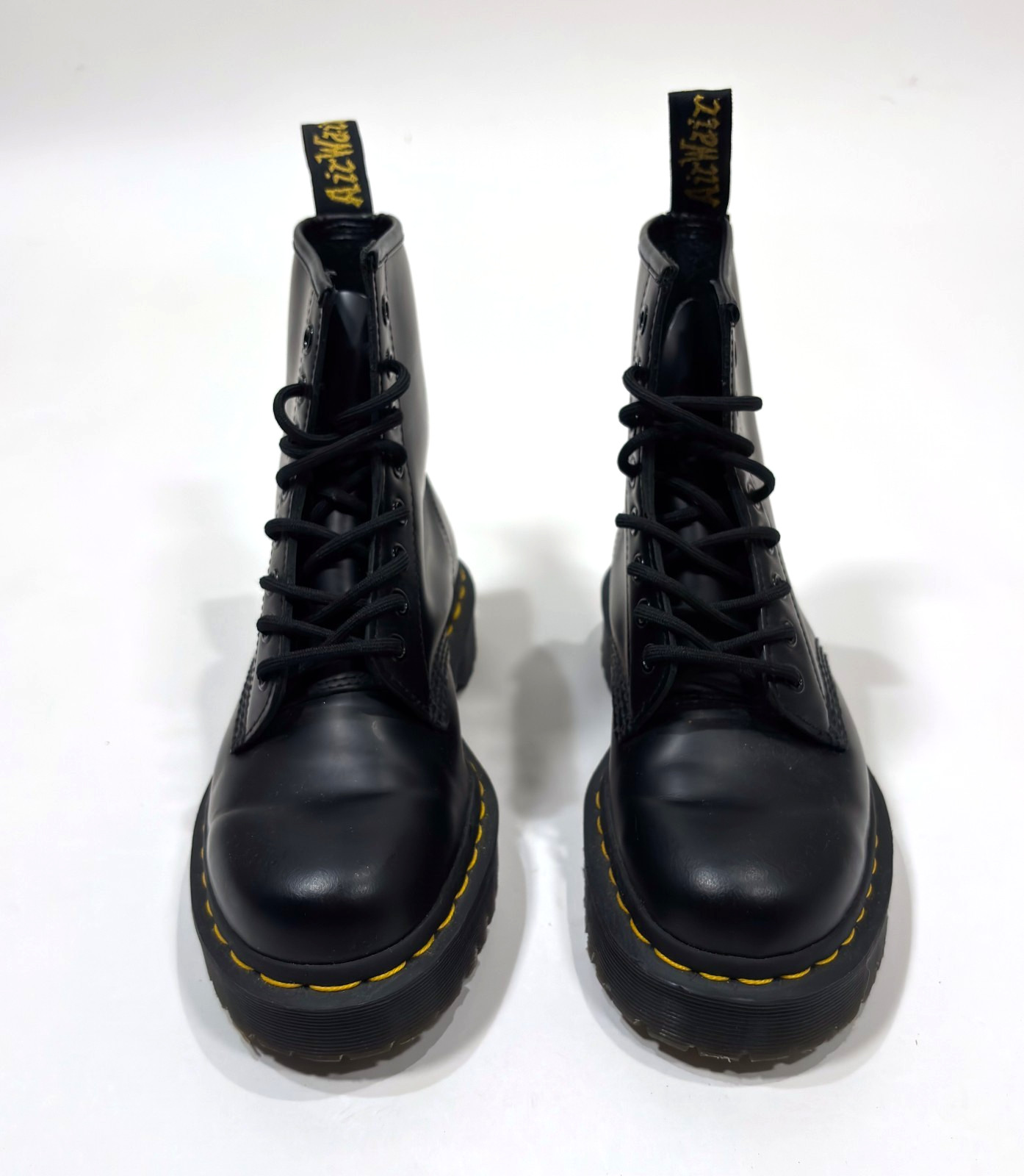 Dr. Martens 1460 Classic Smooth Leather Lace Up Boots – Mens 7 / Womens 8