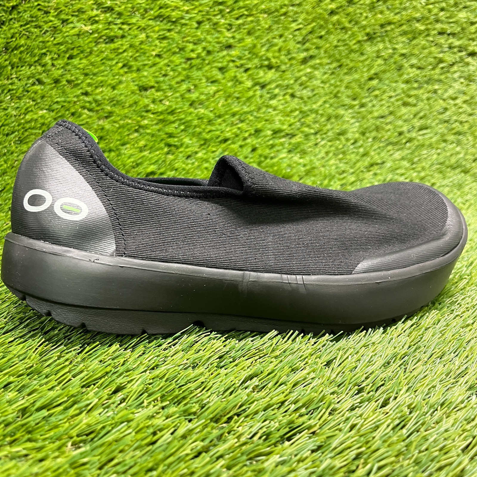 OOFOS OOmg eeZee Low Womens Size 8 Black Casual Walking Slip On Recovery Shoes