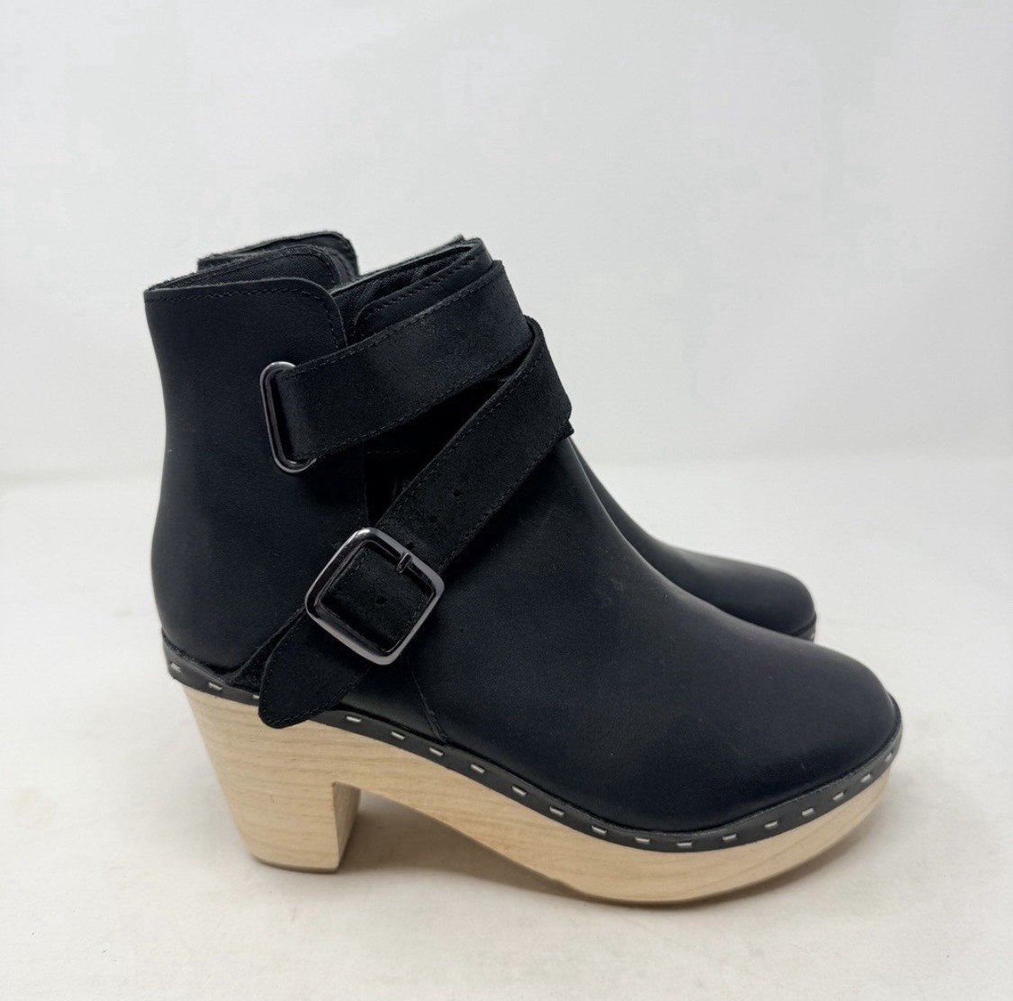 Free People Women’s Black Leather Ankle Bootie Round Toe Buckle Strap 7.5