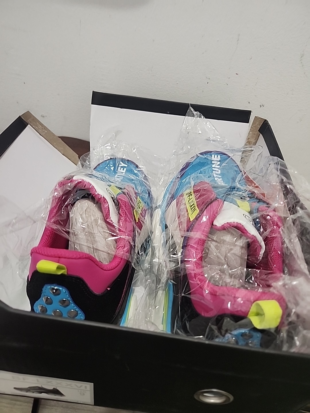Bentley Fontaine Top Chunky Sneakers BF- LXXVI Size 9 Box Damaged