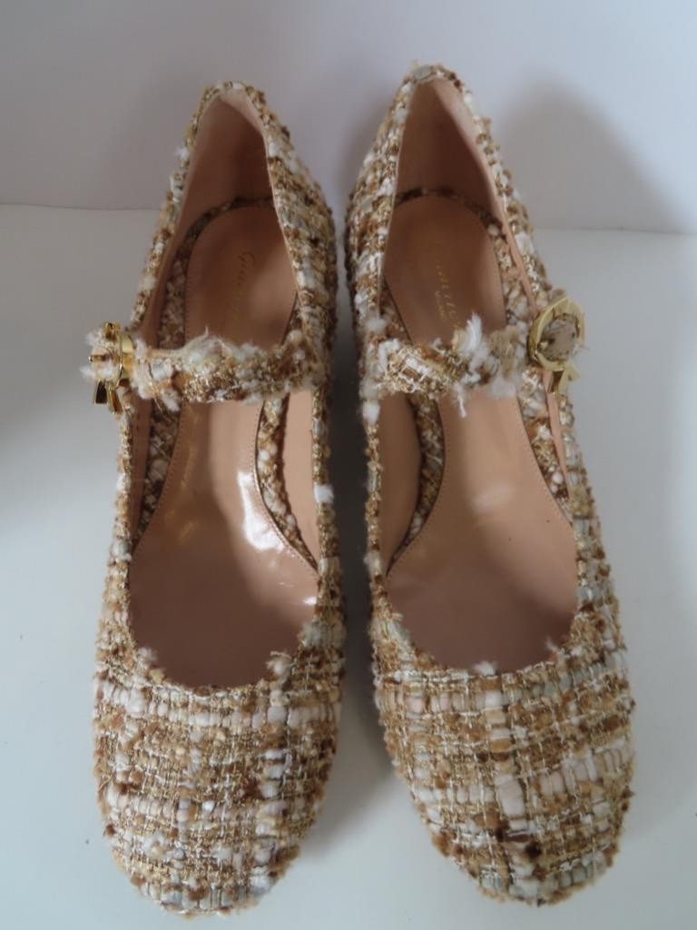 Gianvito Rossi Nude Boucle Tweed Mary Jane 45mm Pumps Size 39/US 9