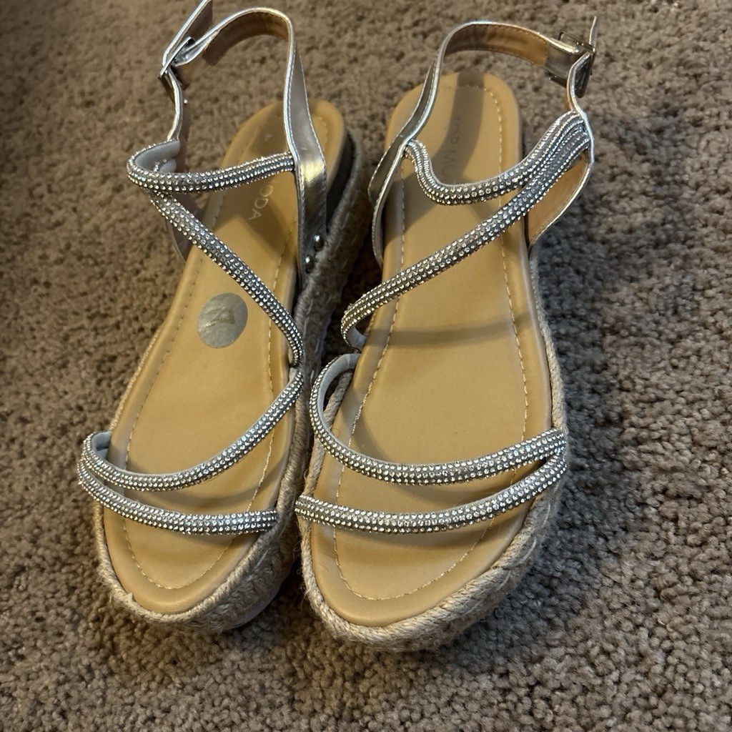 Top Moda Silver Rhinestone Strappy Wedge Sandals Women’s US 7 Buckle
