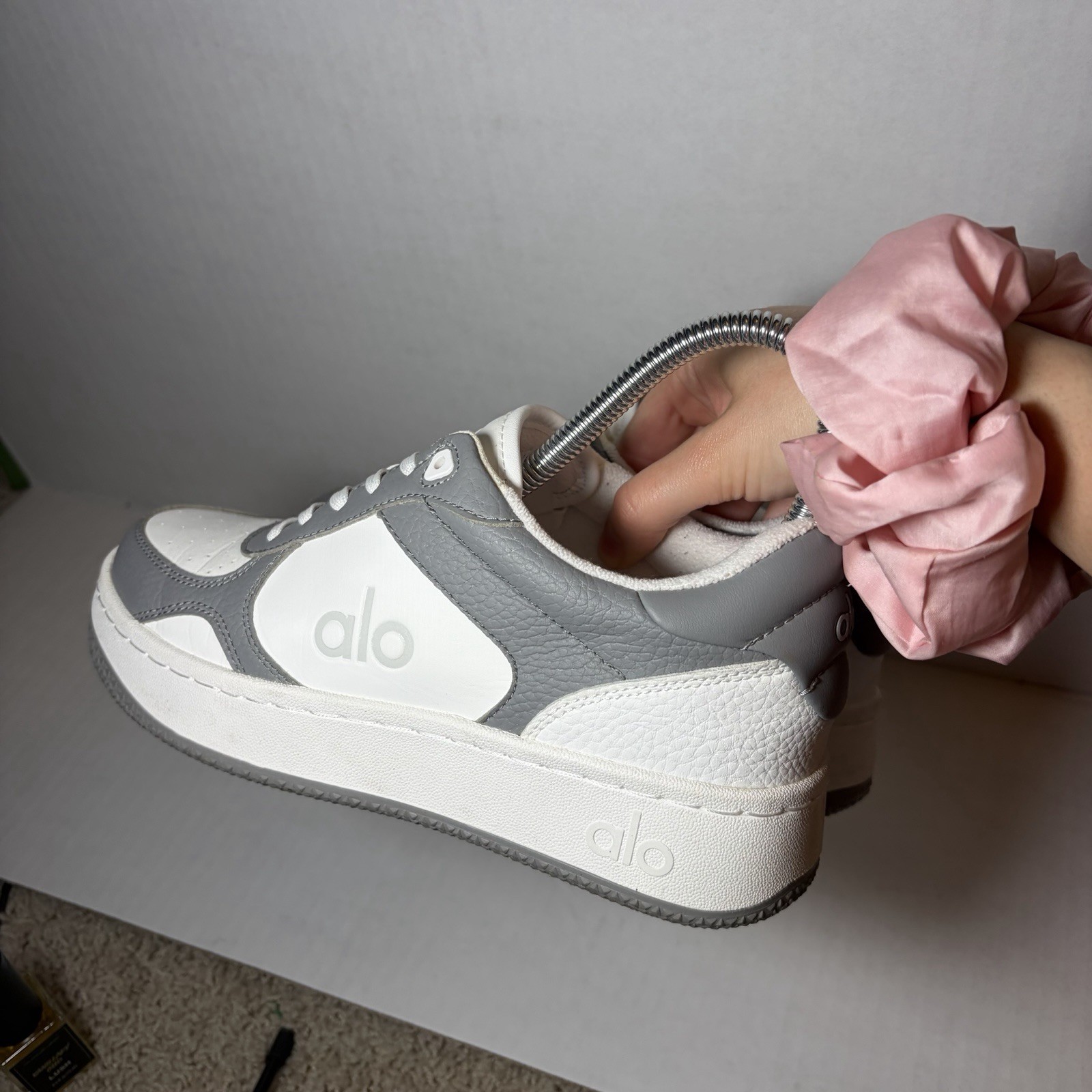 Alo Yoga Recovery Mode Sneaker Grey White Leather Women’s Size 6