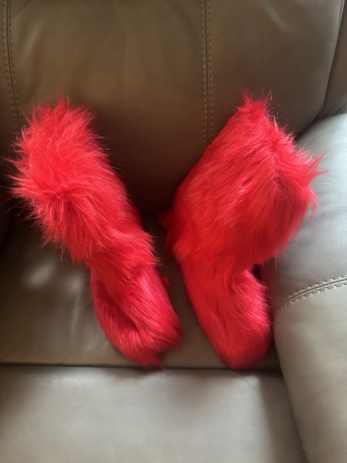 SHEN FUR RED BOOTS SIZE 44 ( BRAND New)