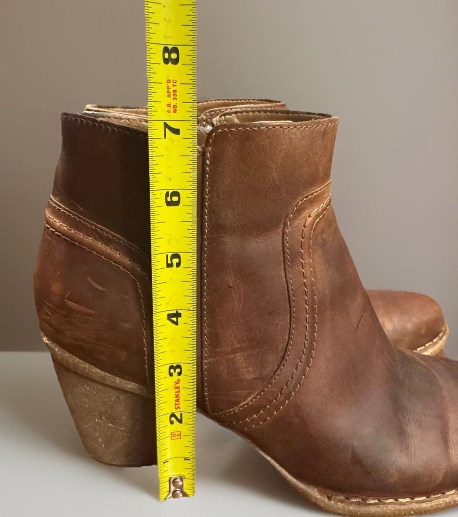 Clarks Carleta Paris Ankle Bootie Woman 11M Brown Leather 3.25″ Heel Zip