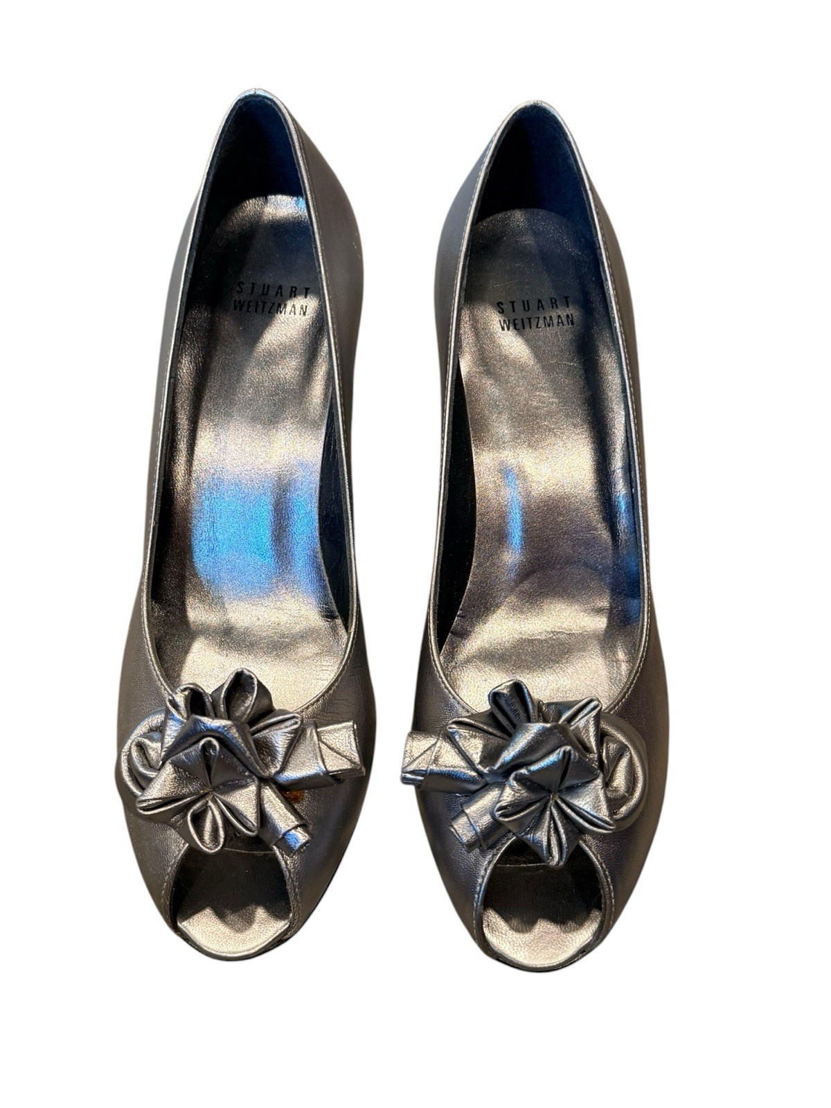 Stuart Weitzman Pewter Gunmetal Metallic Leather Peep Toe Pump 3.25″ Heel 8.5M